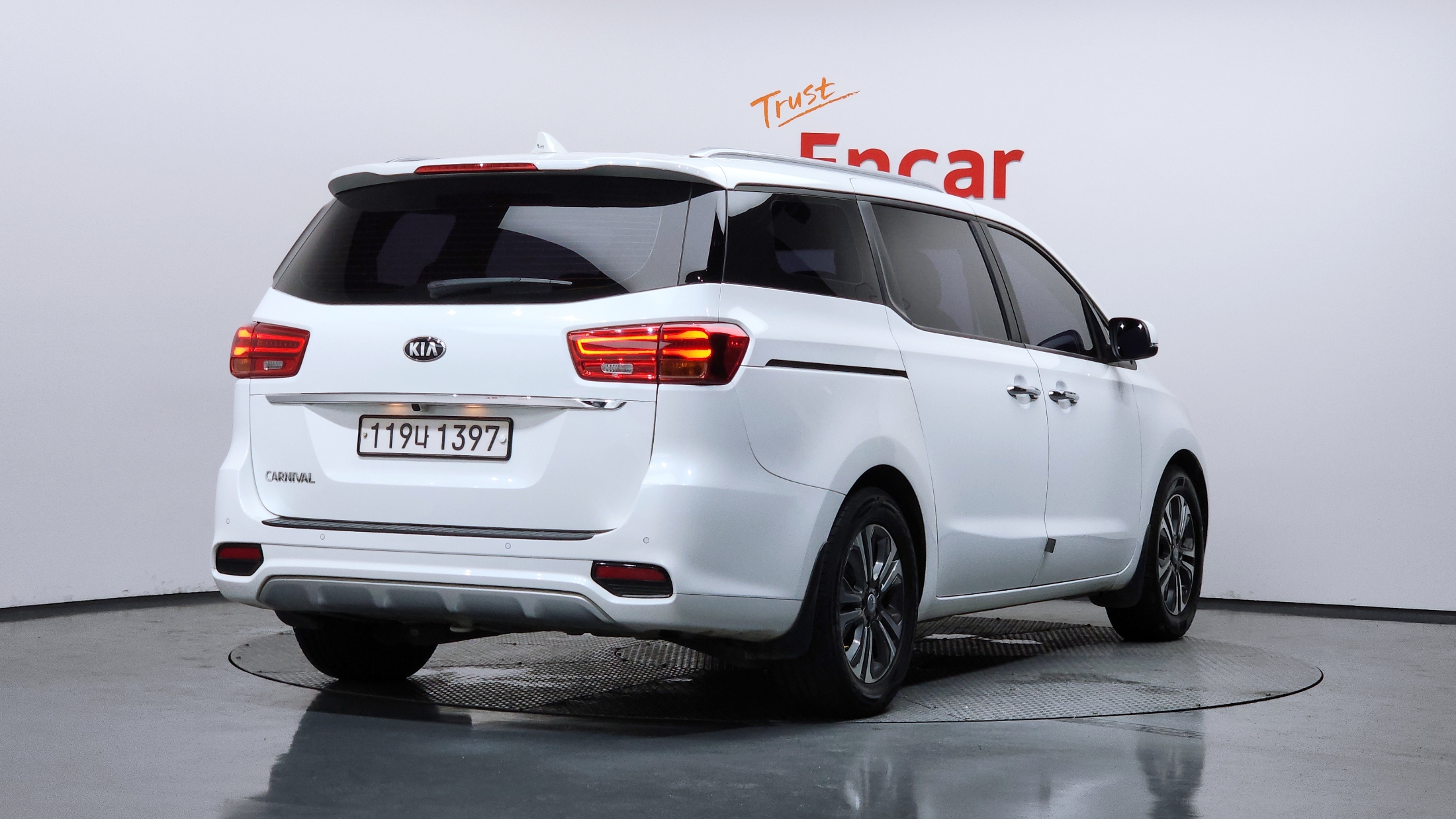 KIA CARNIVAL photo 2