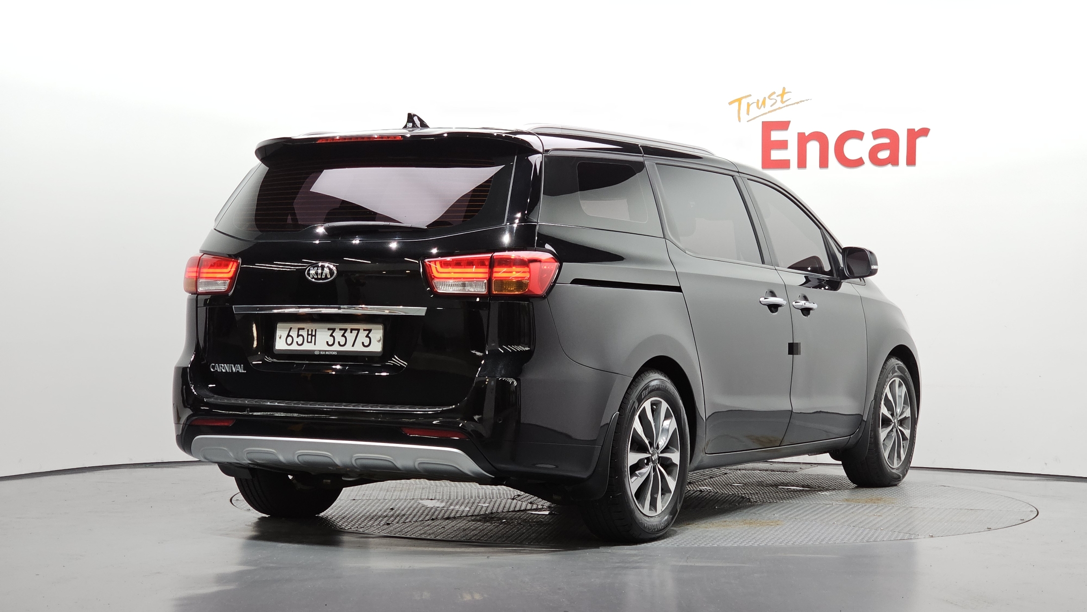 KIA CARNIVAL photo 2