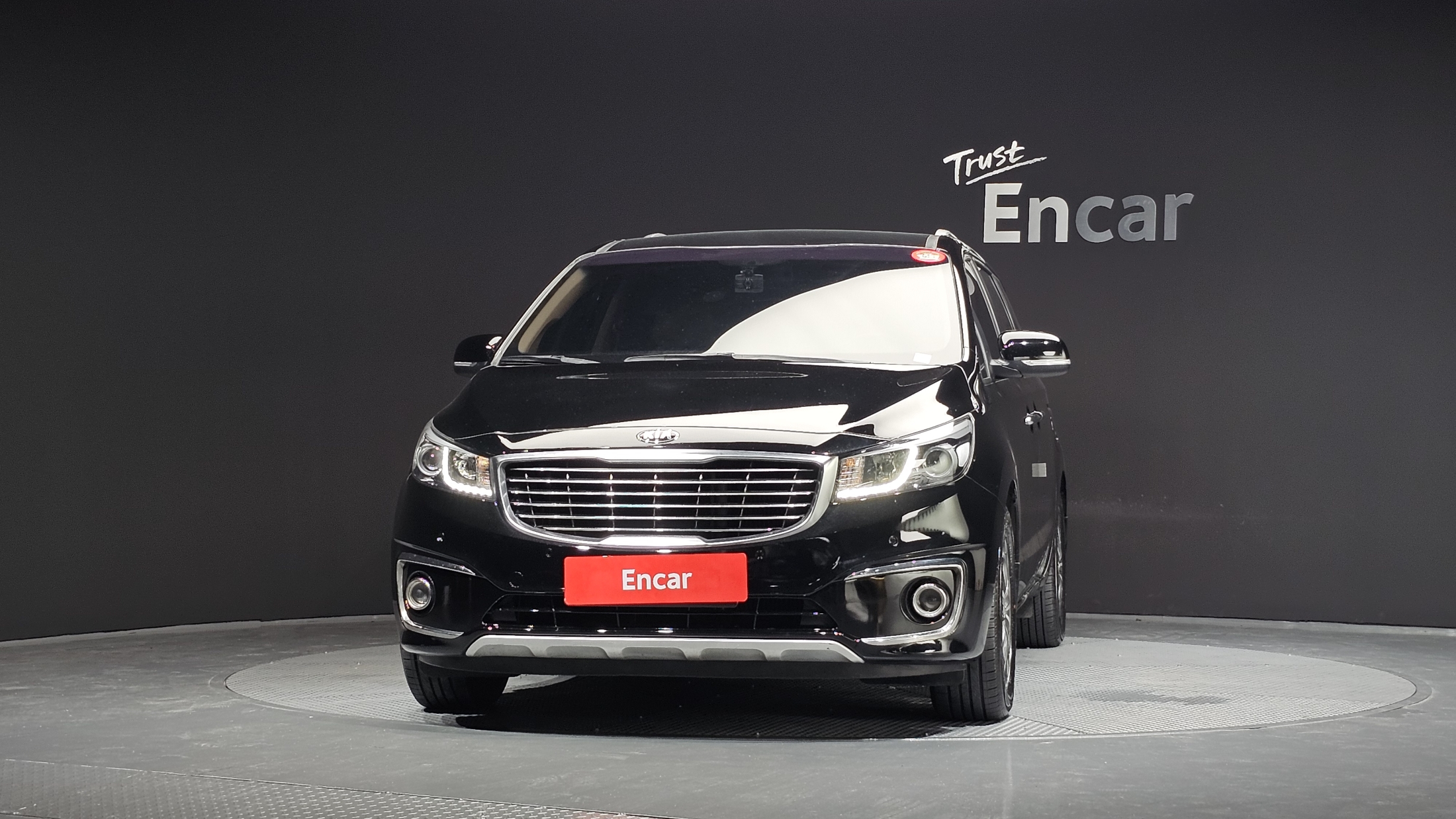 KIA CARNIVAL photo 3
