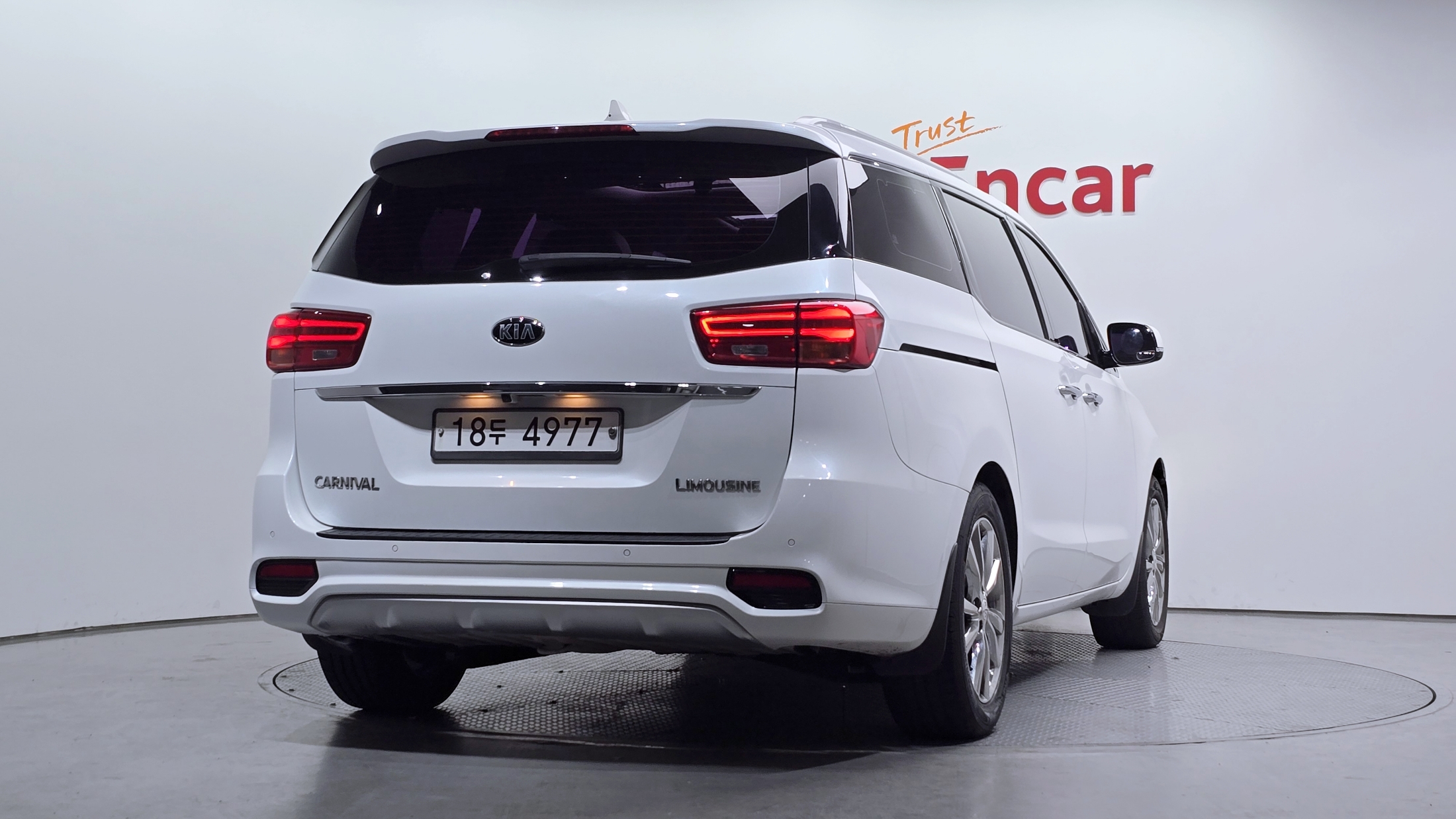 KIA CARNIVAL photo 2
