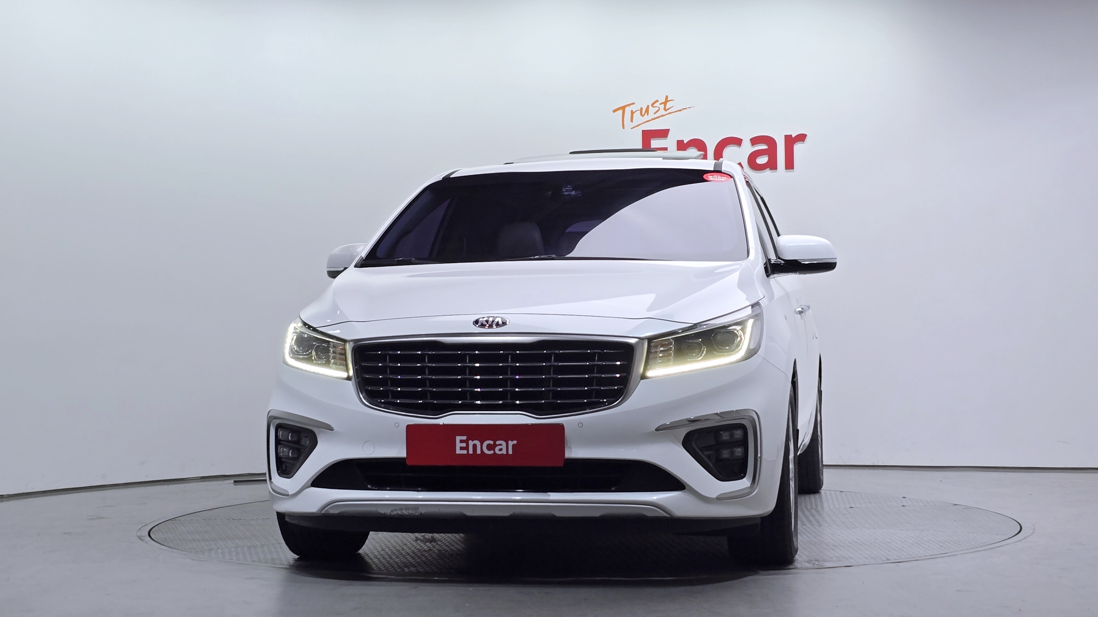KIA CARNIVAL photo 3