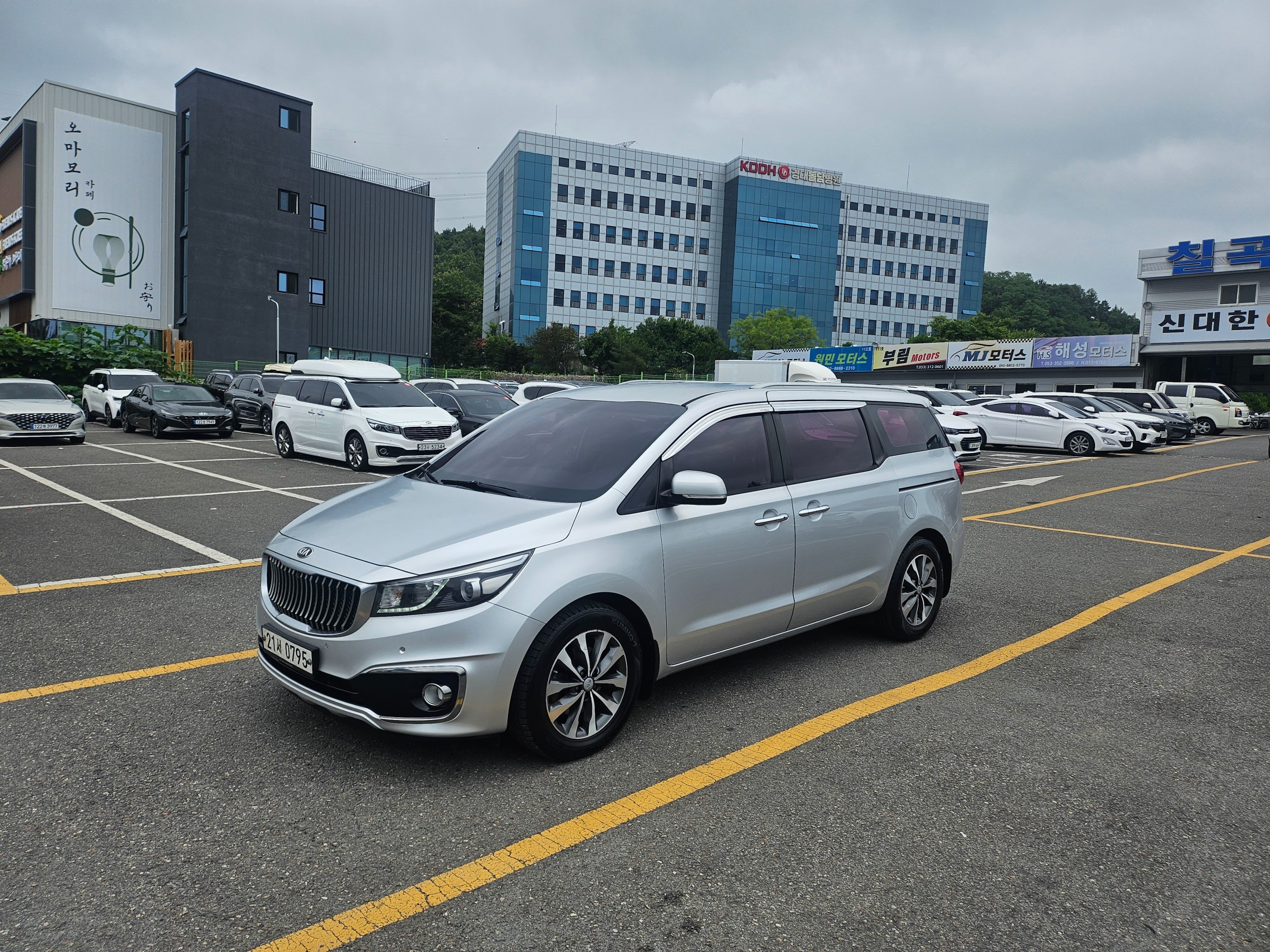 KIA CARNIVAL photo 2