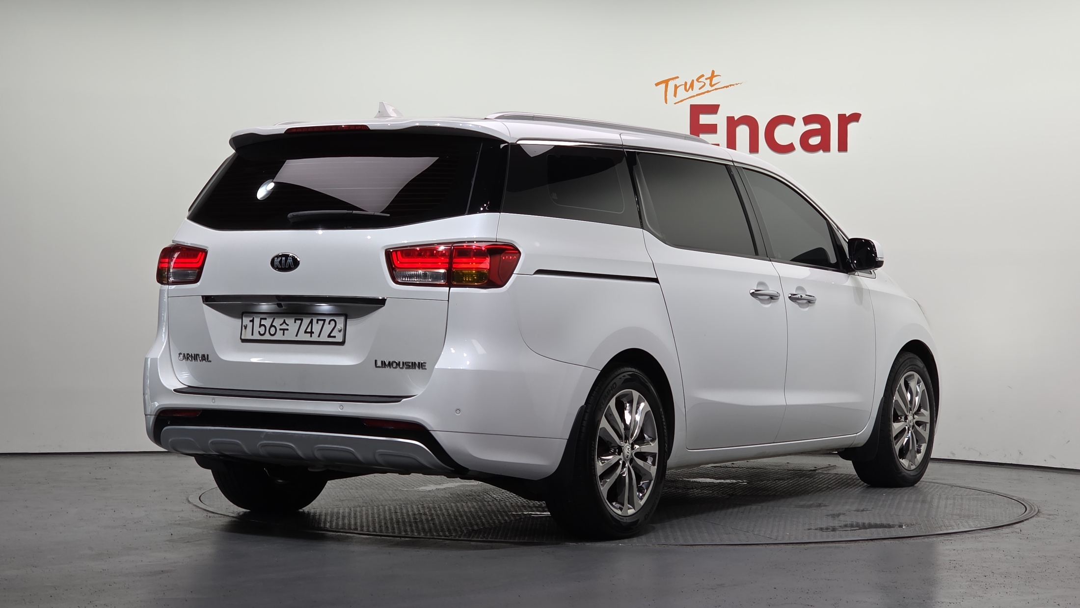 KIA CARNIVAL photo 2