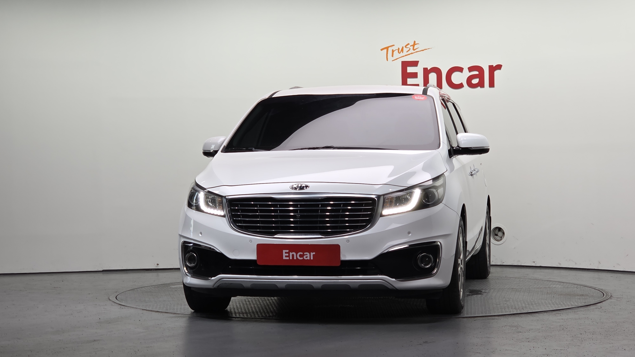 KIA CARNIVAL photo 3