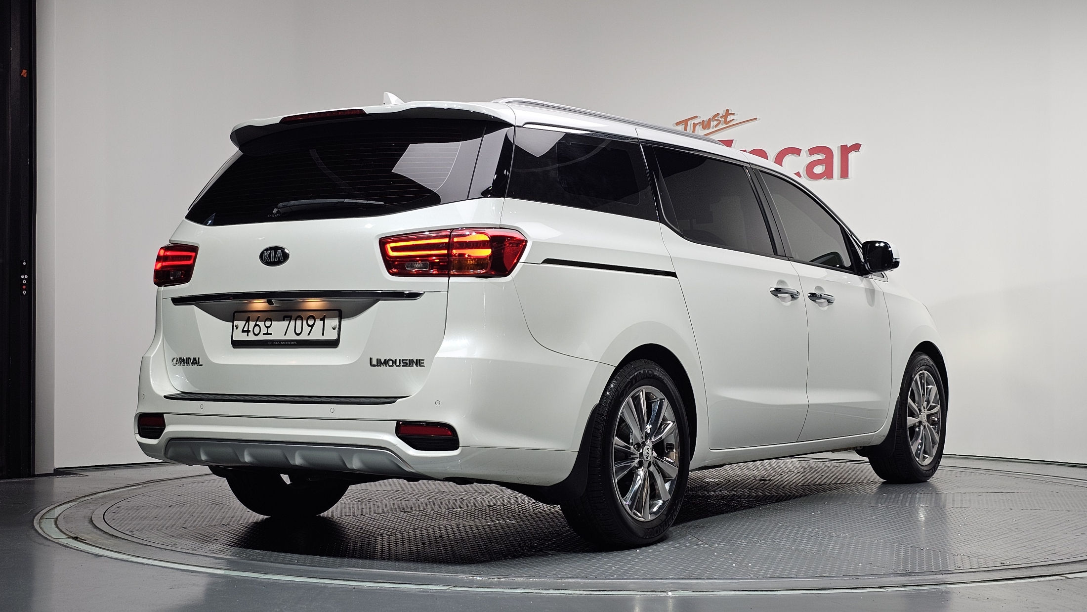 KIA CARNIVAL photo 2
