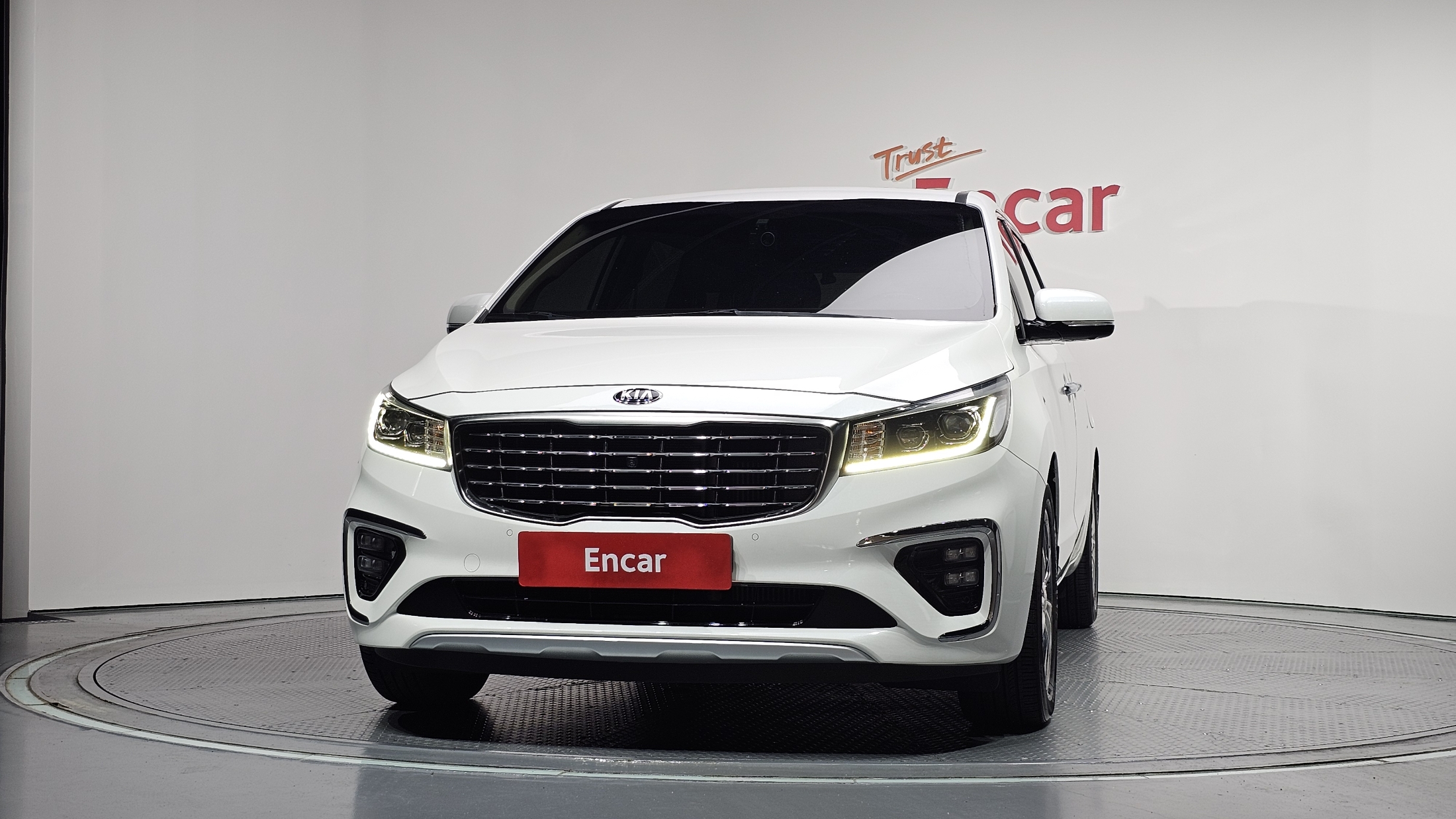 KIA CARNIVAL photo 3