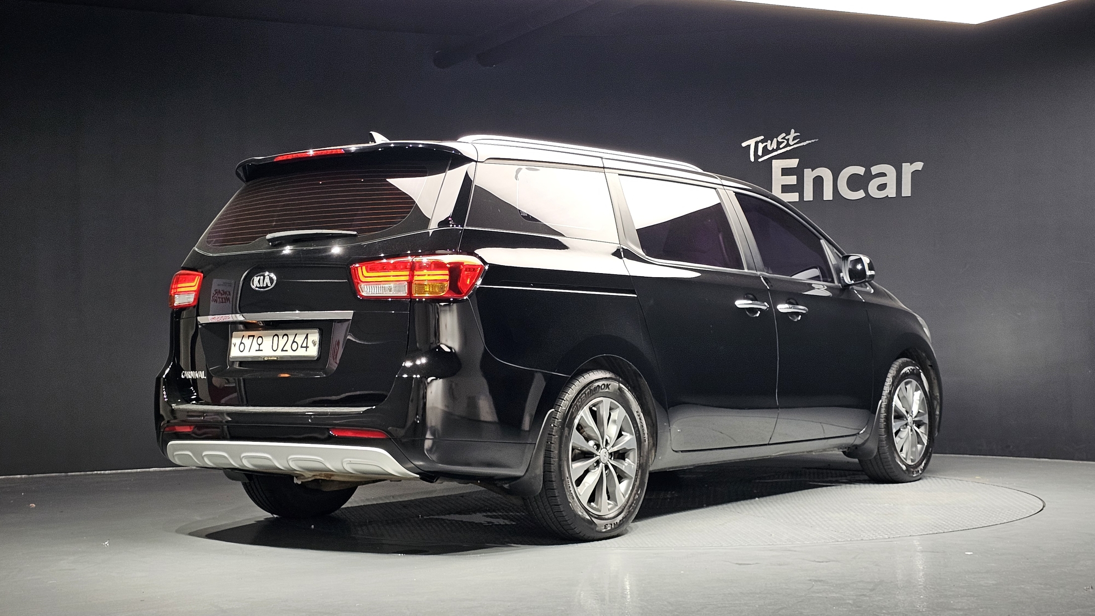 KIA CARNIVAL photo 2