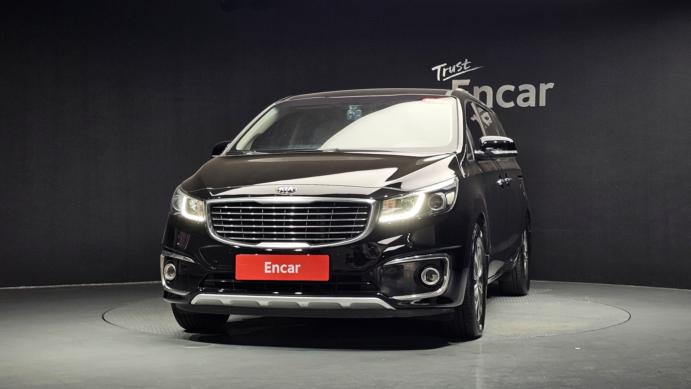 KIA CARNIVAL photo 3