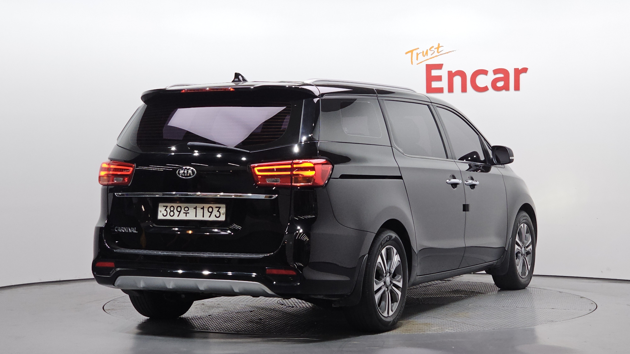 KIA CARNIVAL photo 3