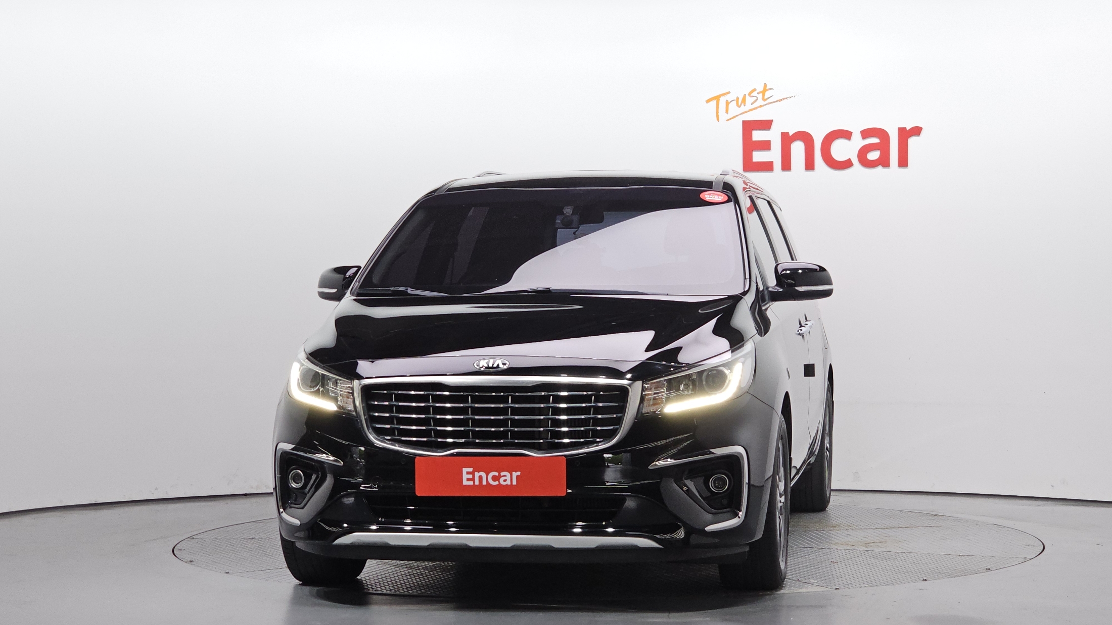 KIA CARNIVAL photo 2