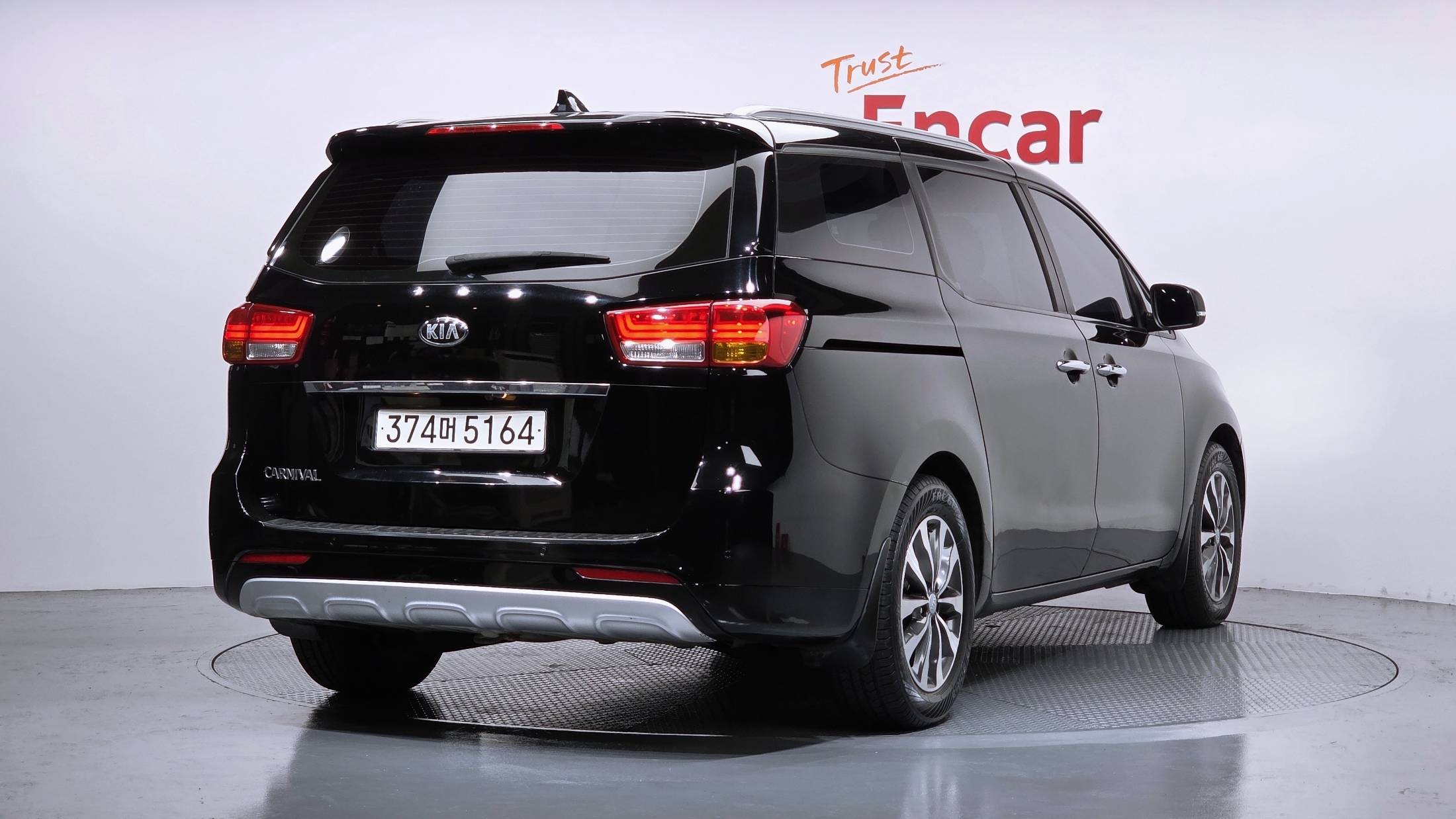 KIA CARNIVAL photo 2