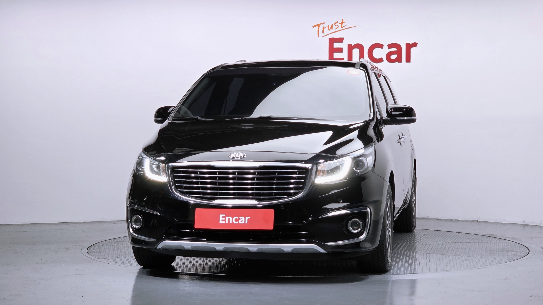 KIA CARNIVAL photo 3