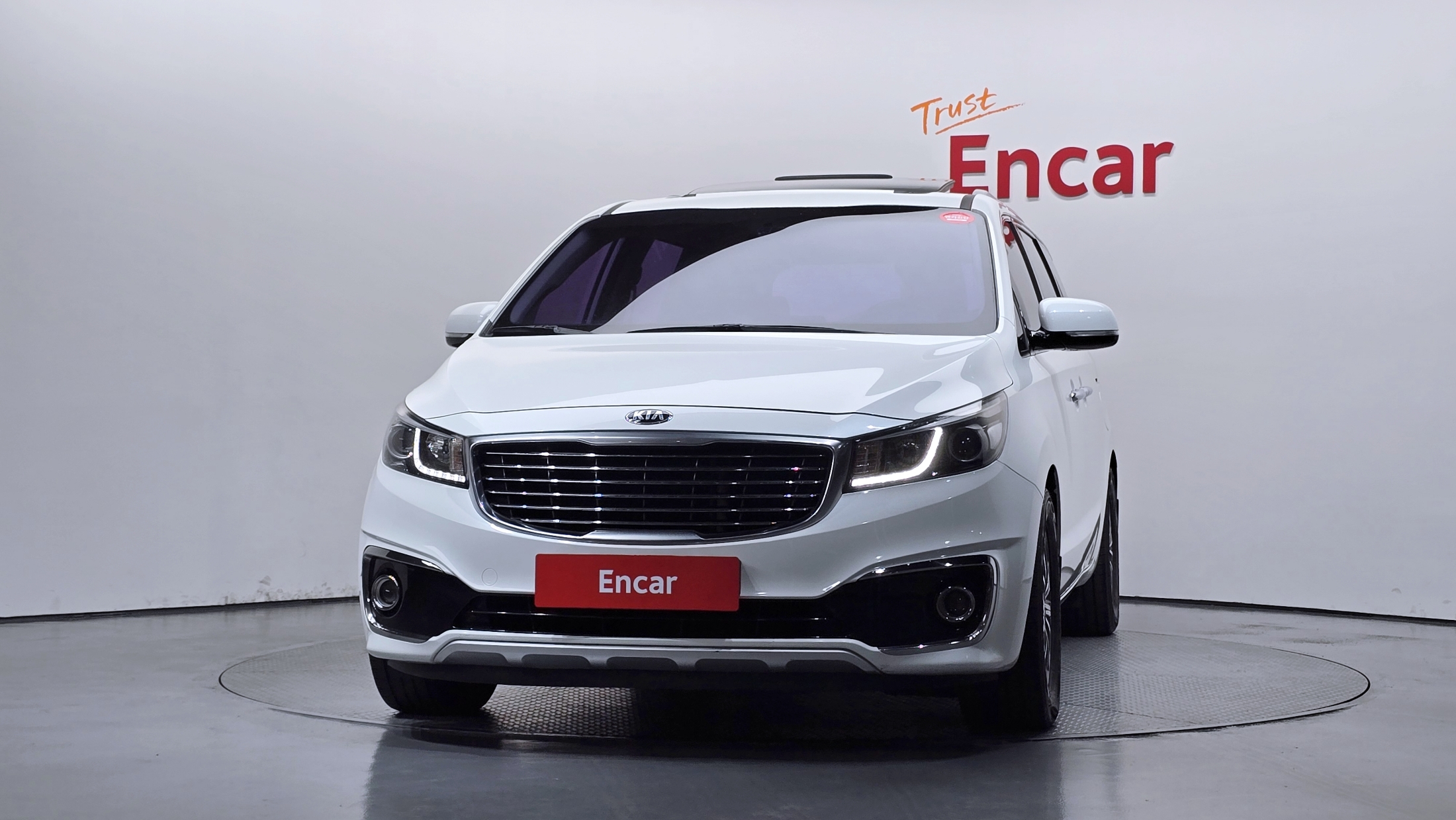 KIA CARNIVAL photo 3