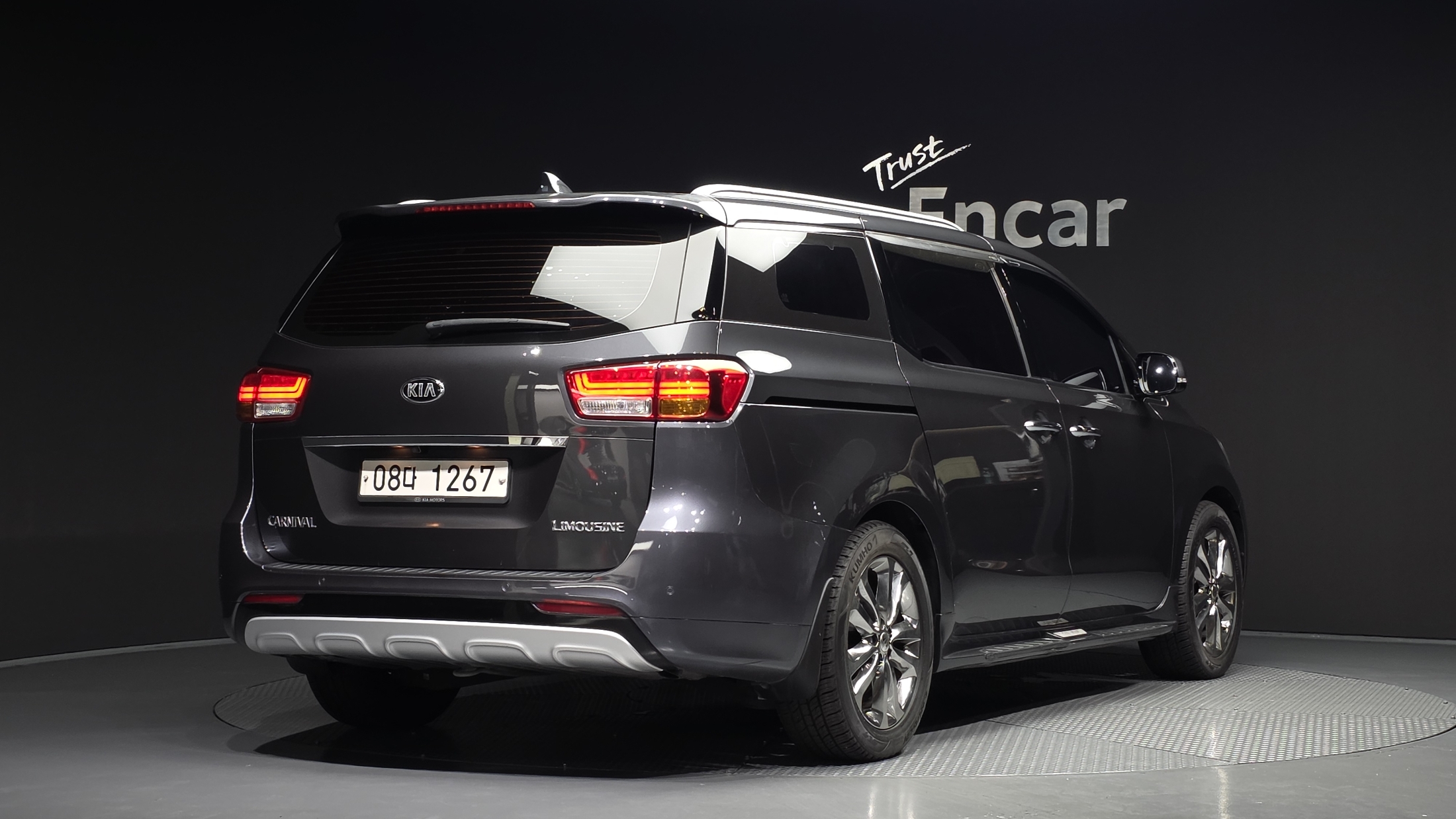 KIA CARNIVAL photo 2