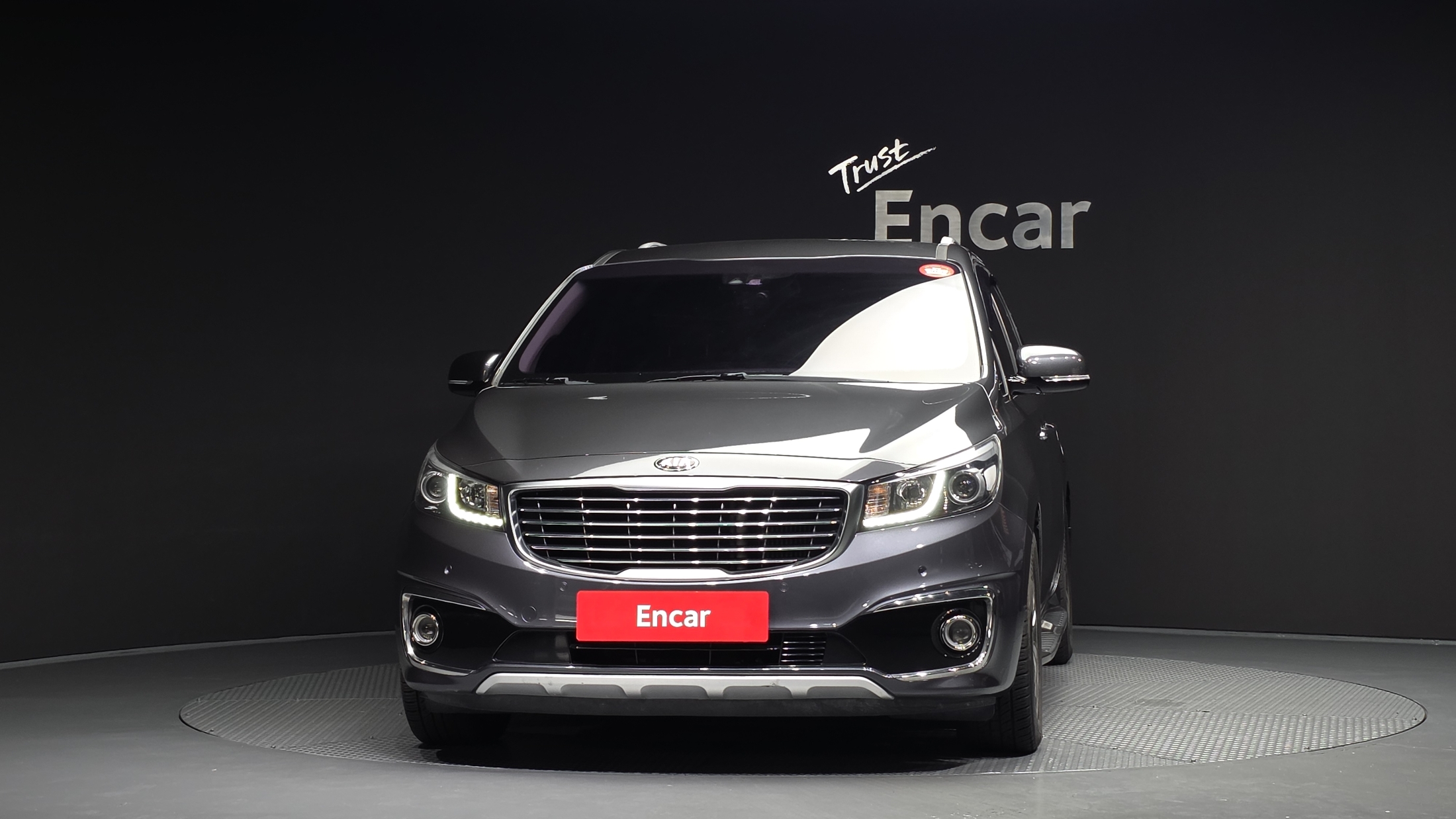 KIA CARNIVAL photo 3