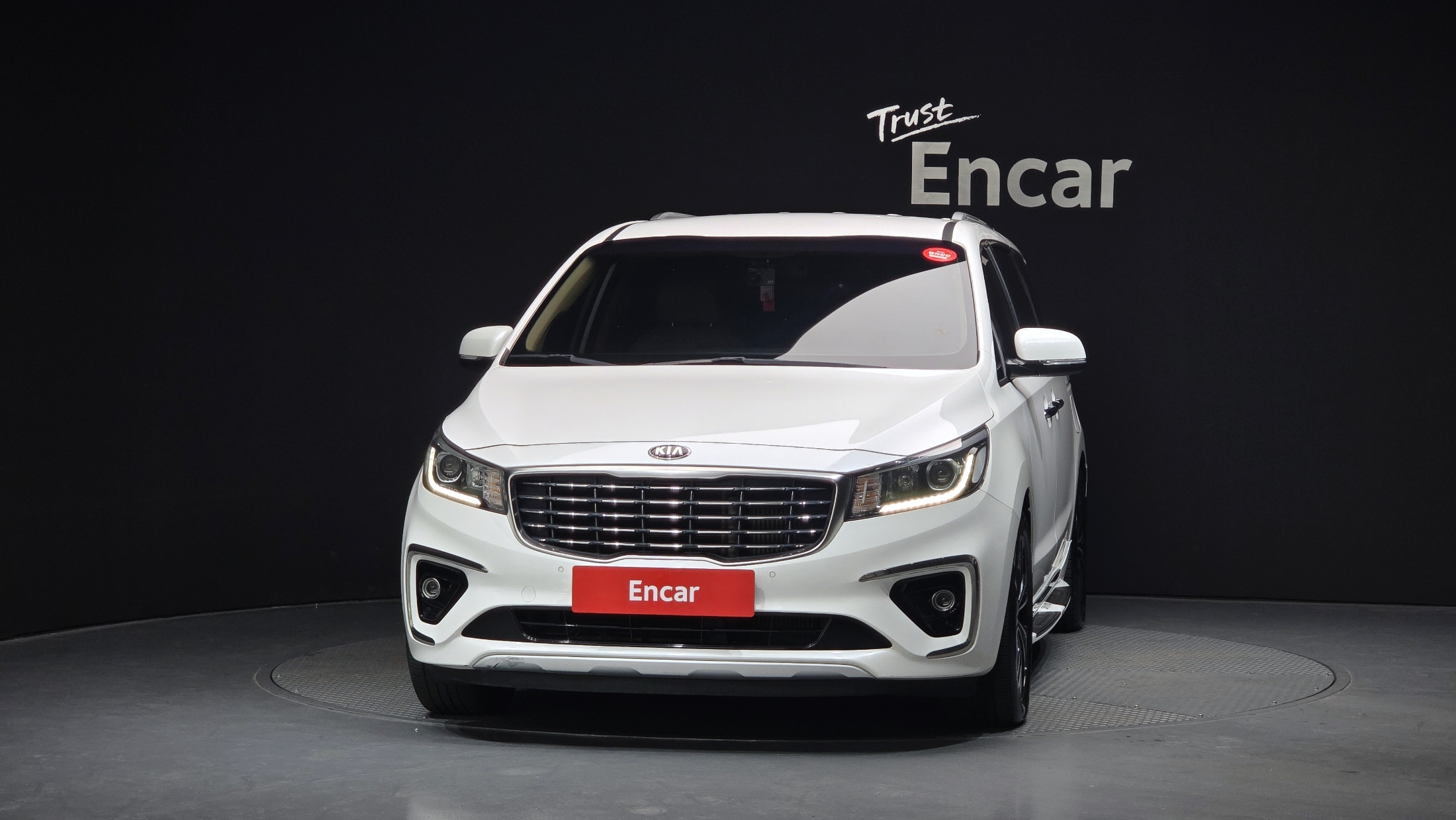 KIA CARNIVAL photo 3