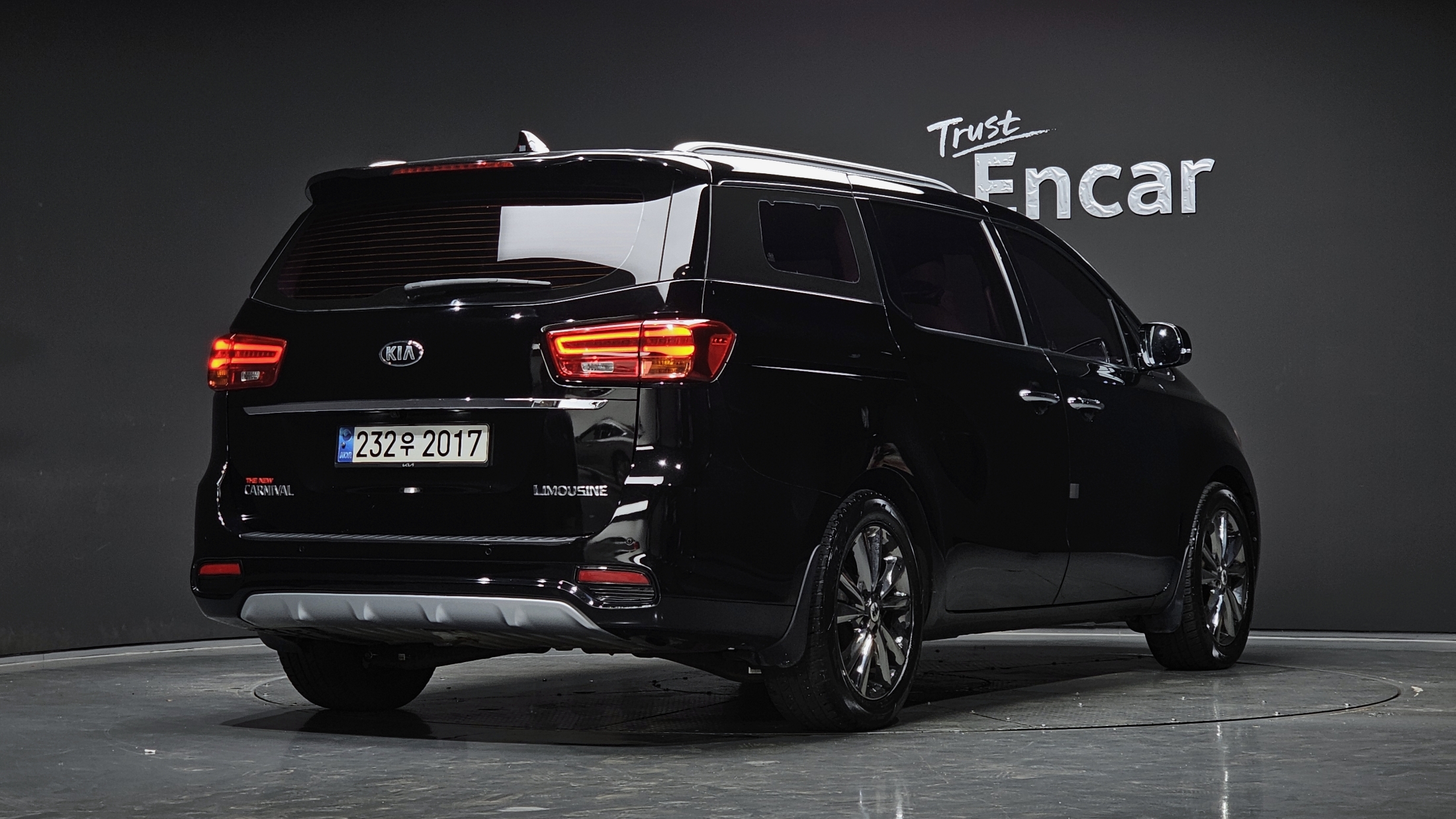 KIA CARNIVAL photo 2