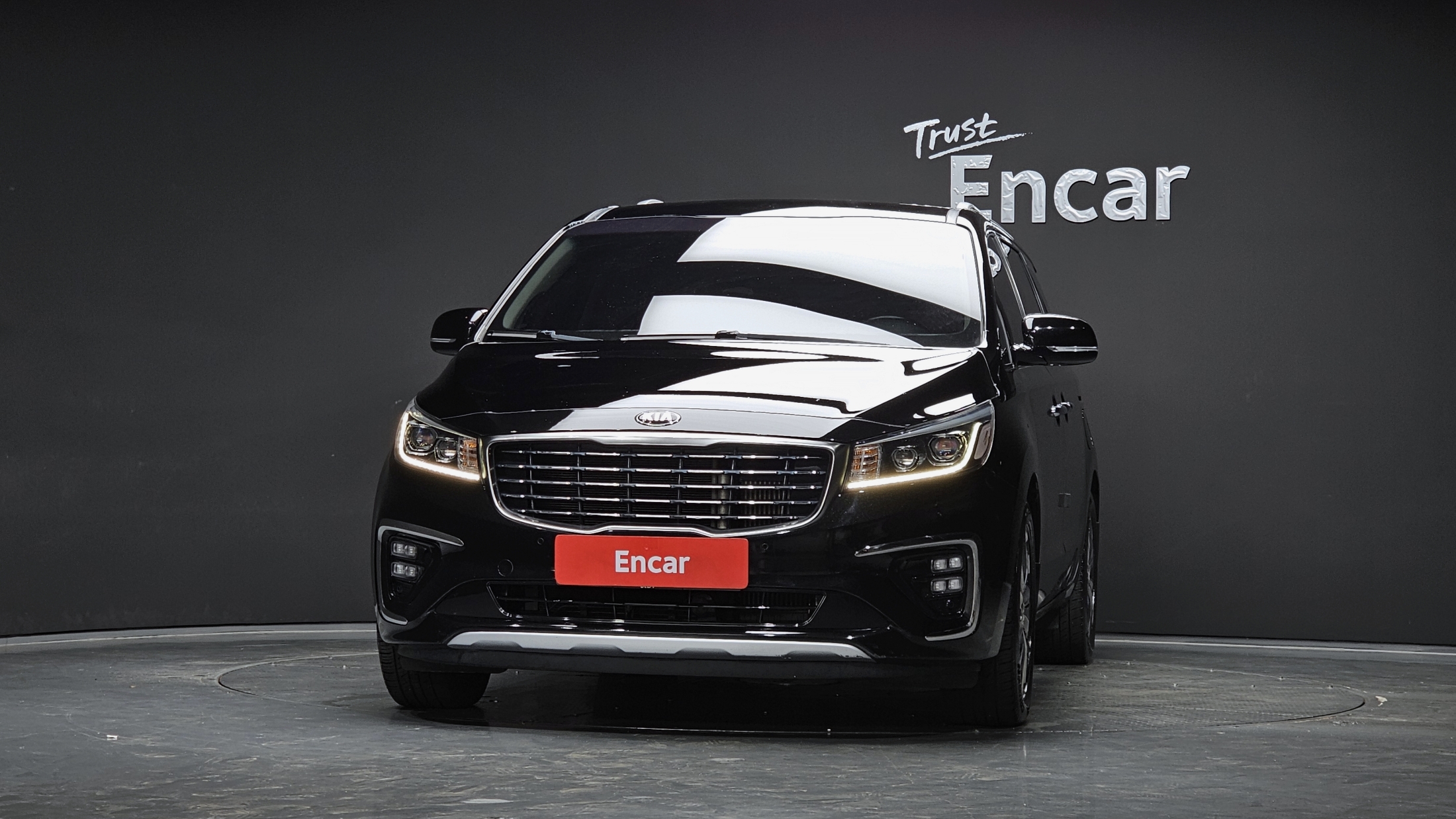 KIA CARNIVAL photo 3