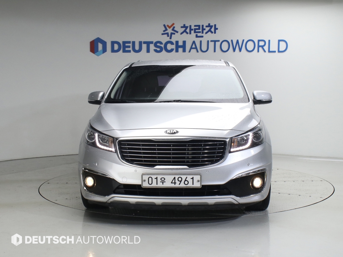KIA CARNIVAL photo 3