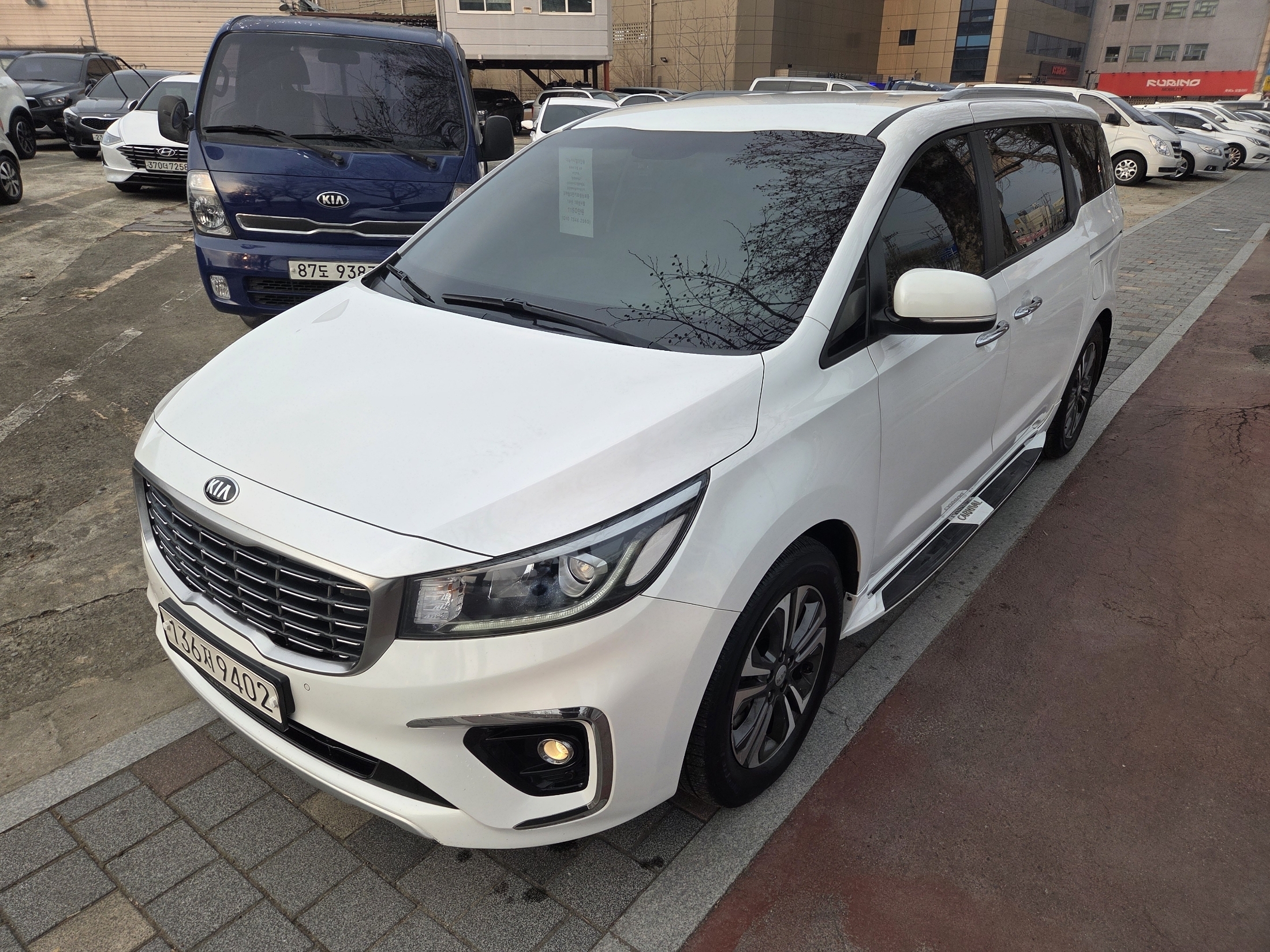 KIA CARNIVAL photo 3