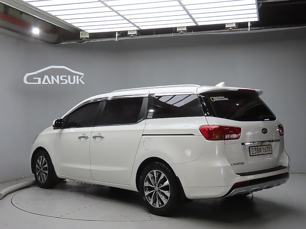 KIA CARNIVAL photo 3