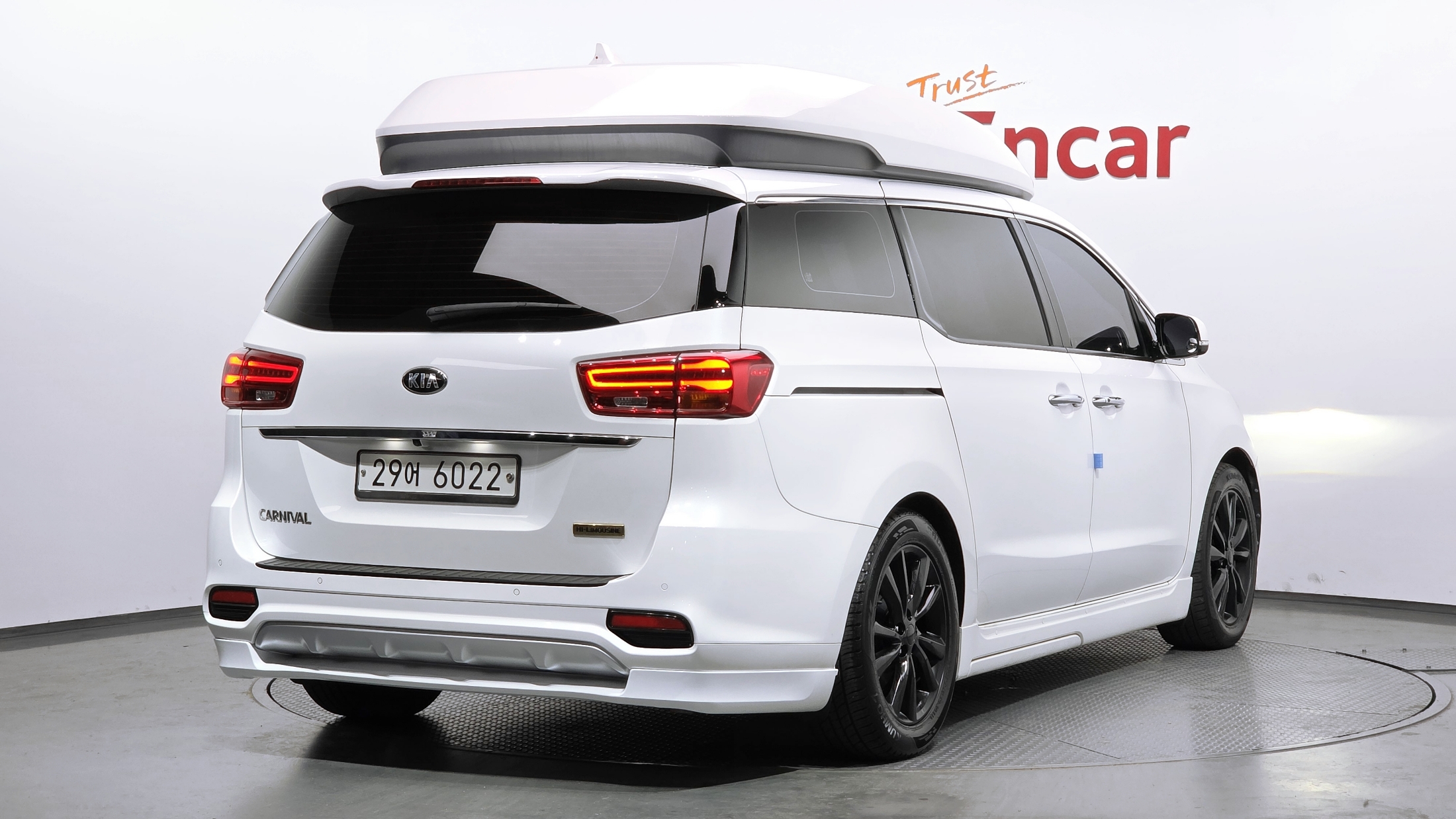KIA CARNIVAL photo 2