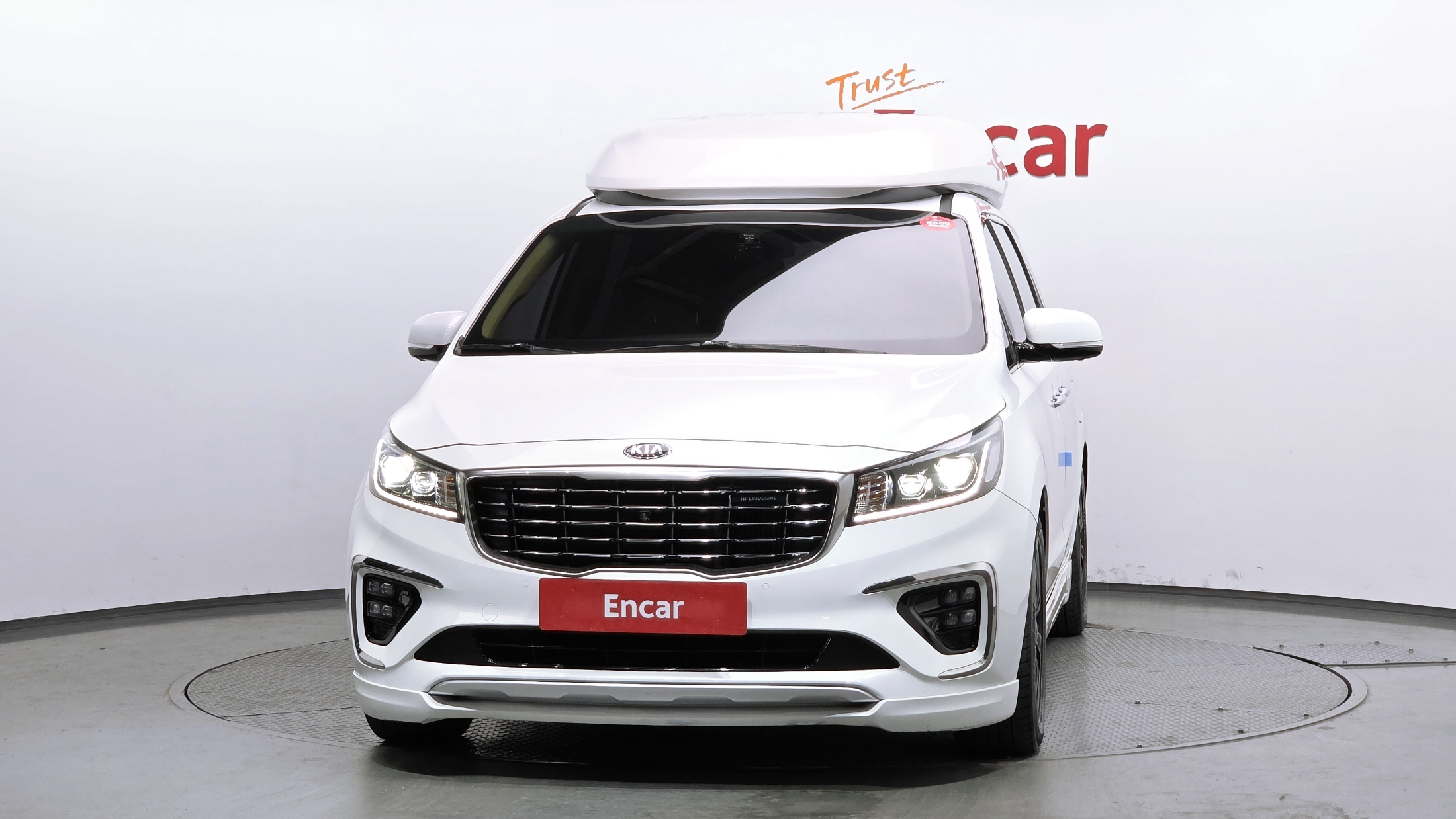 KIA CARNIVAL photo 3