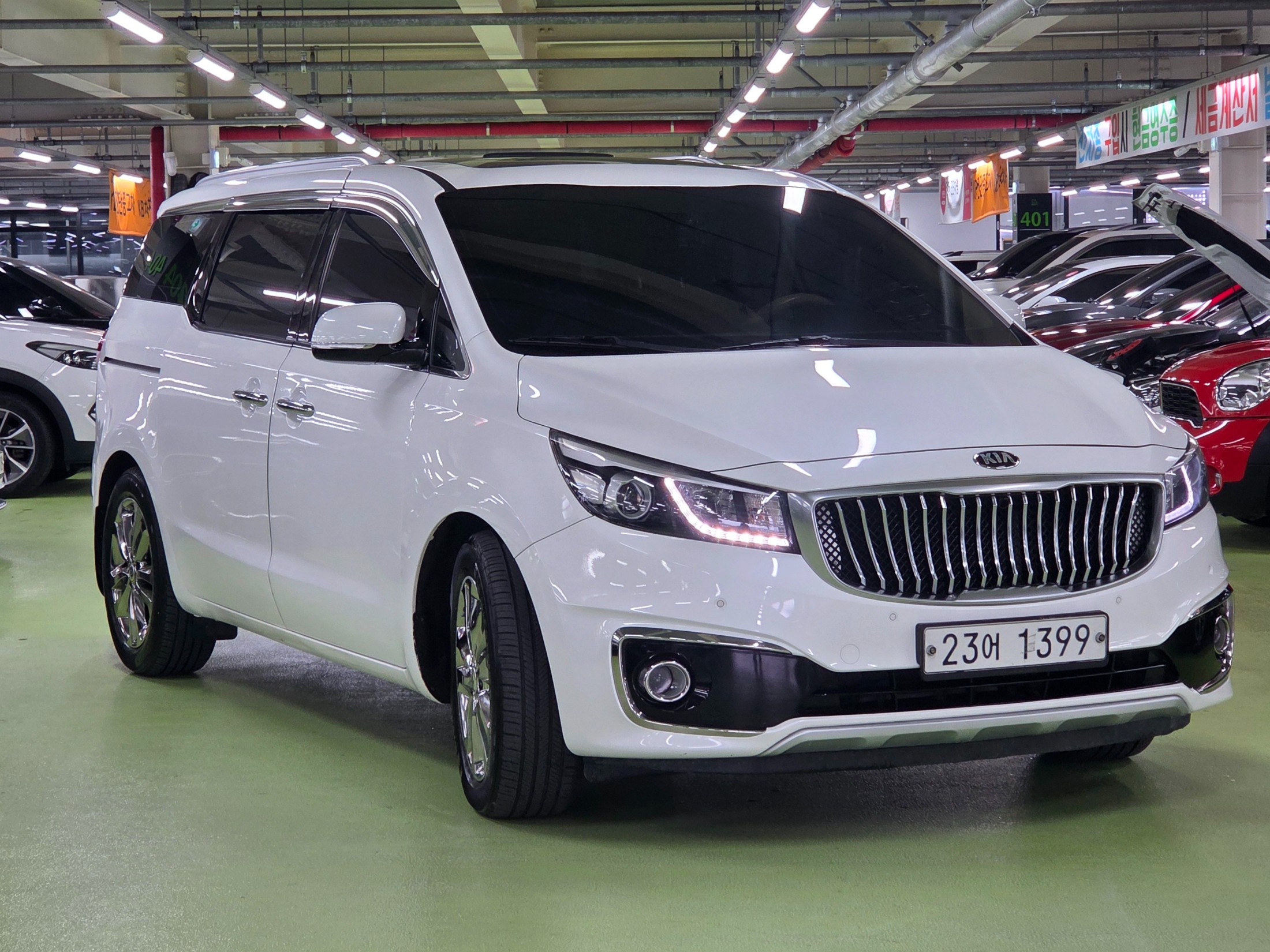 KIA CARNIVAL photo 2