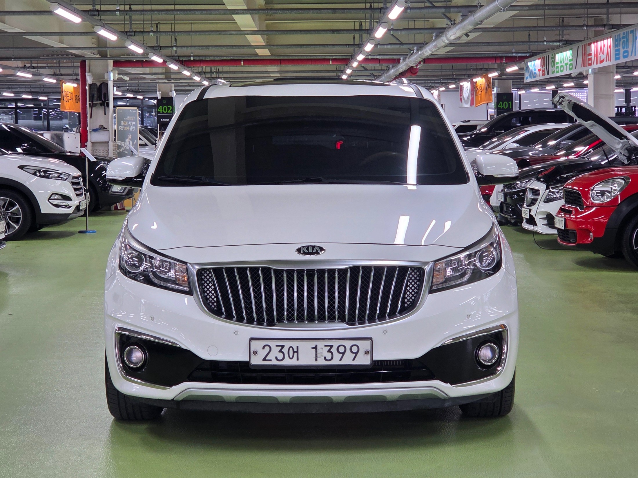 KIA CARNIVAL photo 3
