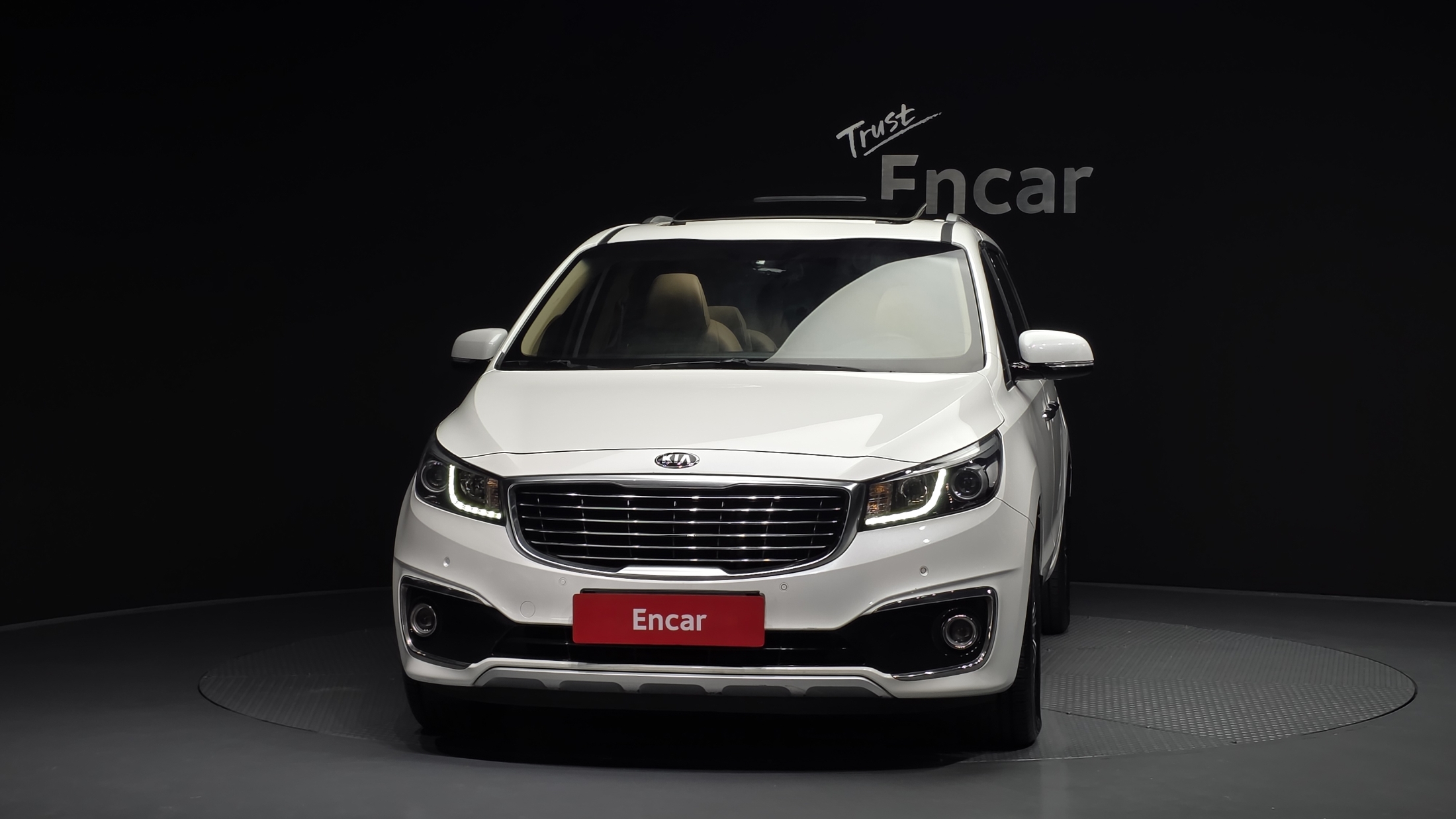 KIA CARNIVAL photo 3
