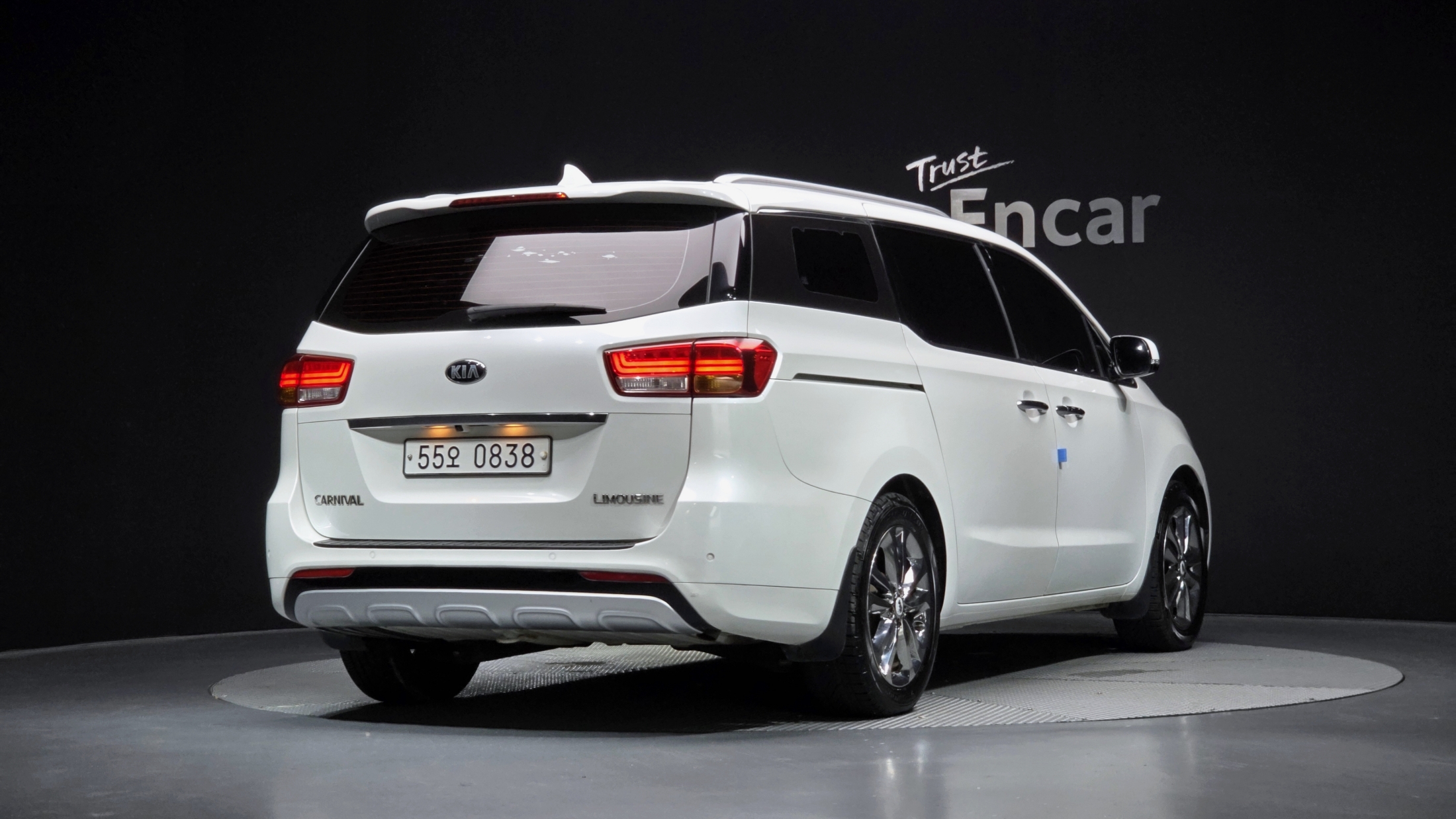 KIA CARNIVAL photo 2