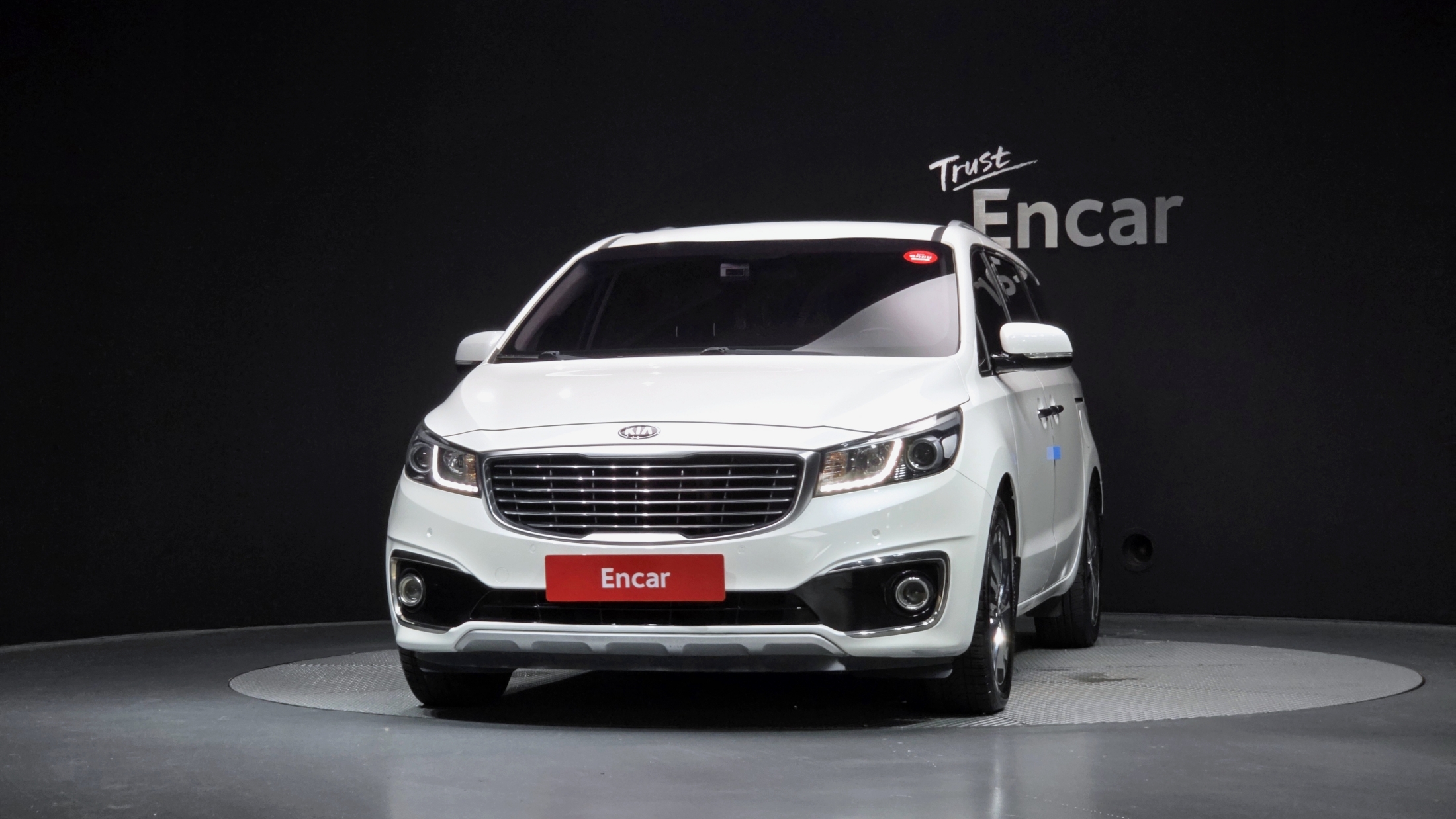 KIA CARNIVAL photo 3