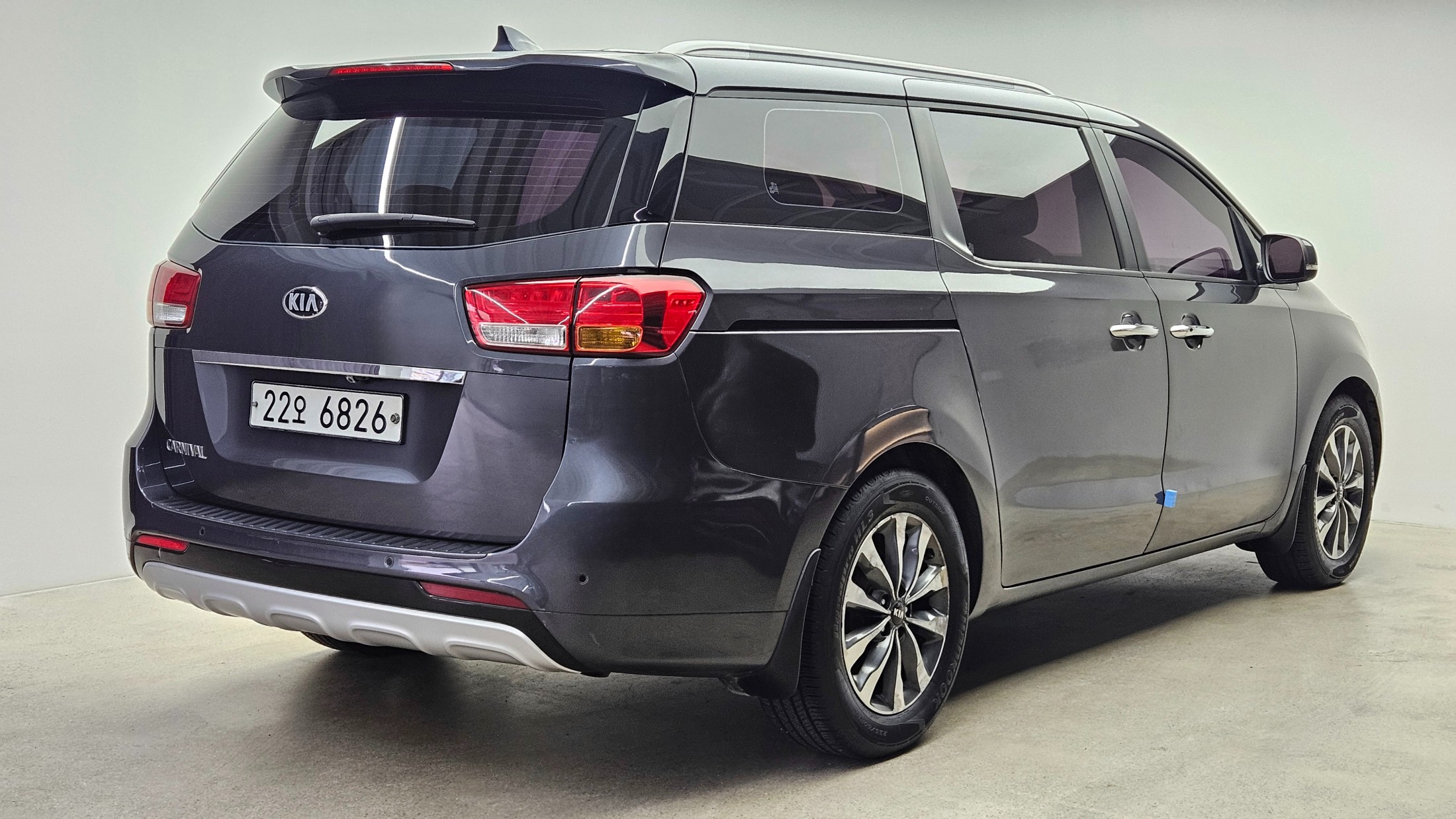 KIA CARNIVAL photo 2