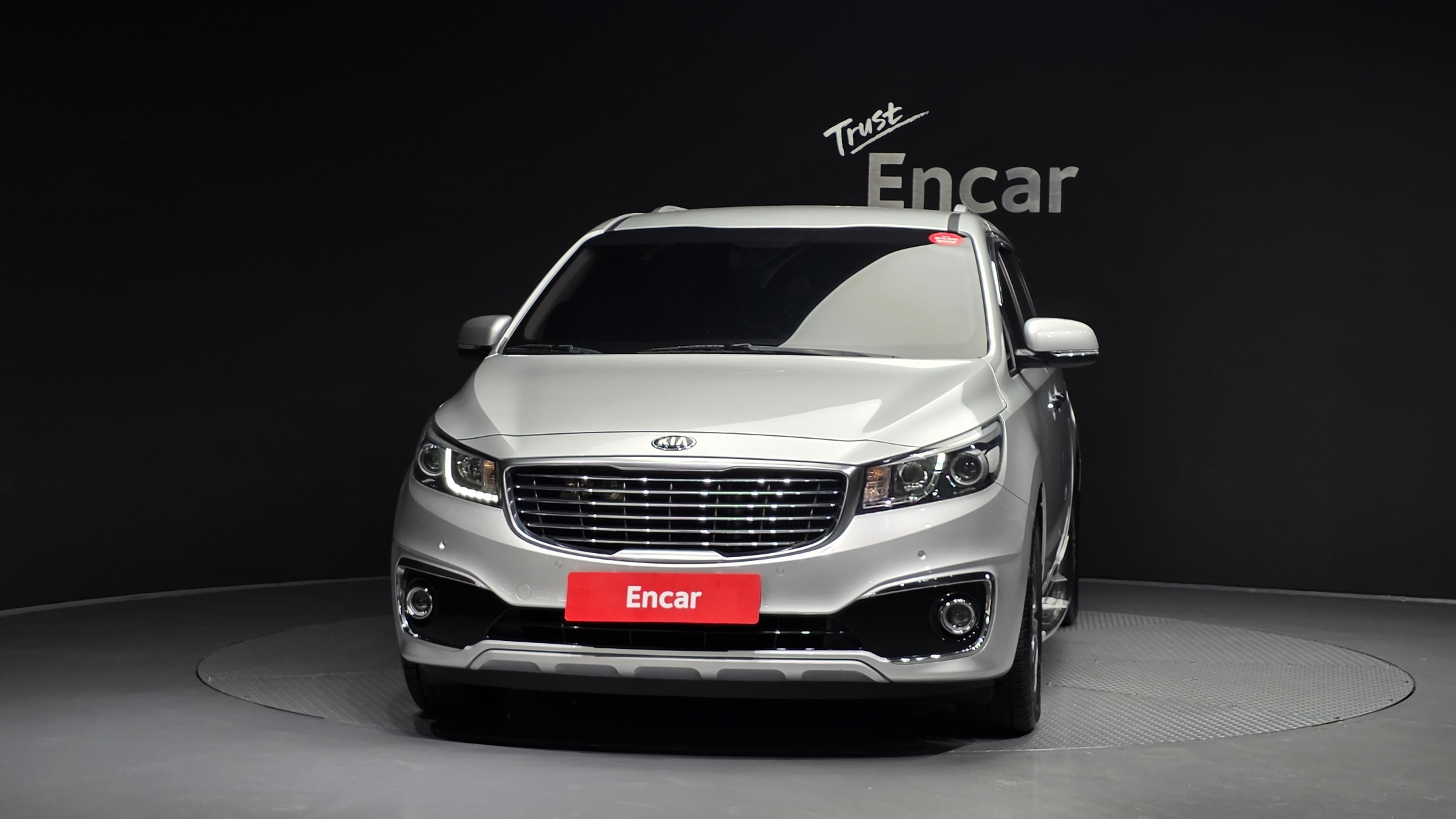 KIA CARNIVAL photo 3