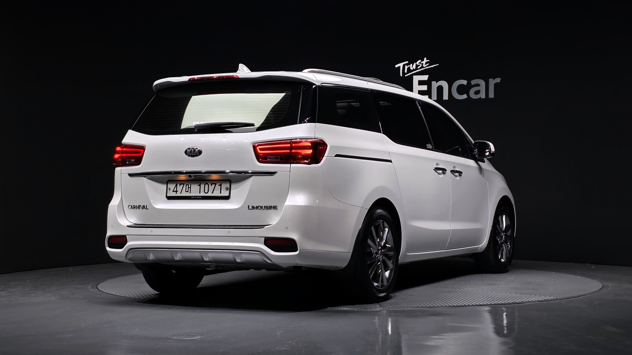 KIA CARNIVAL photo 2