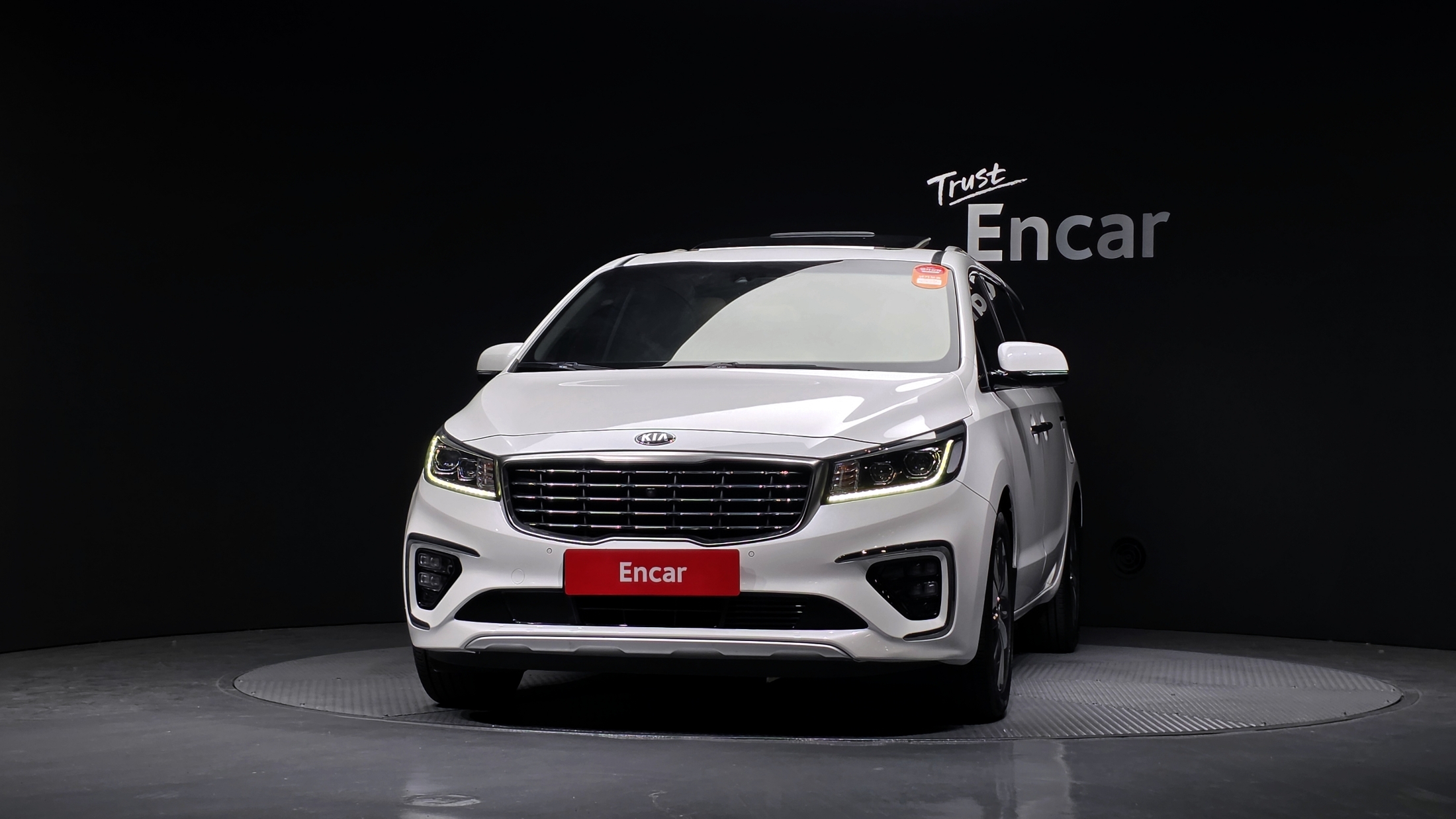 KIA CARNIVAL photo 3