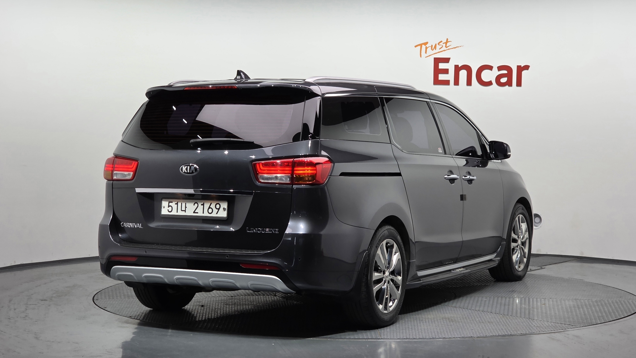 KIA CARNIVAL photo 2