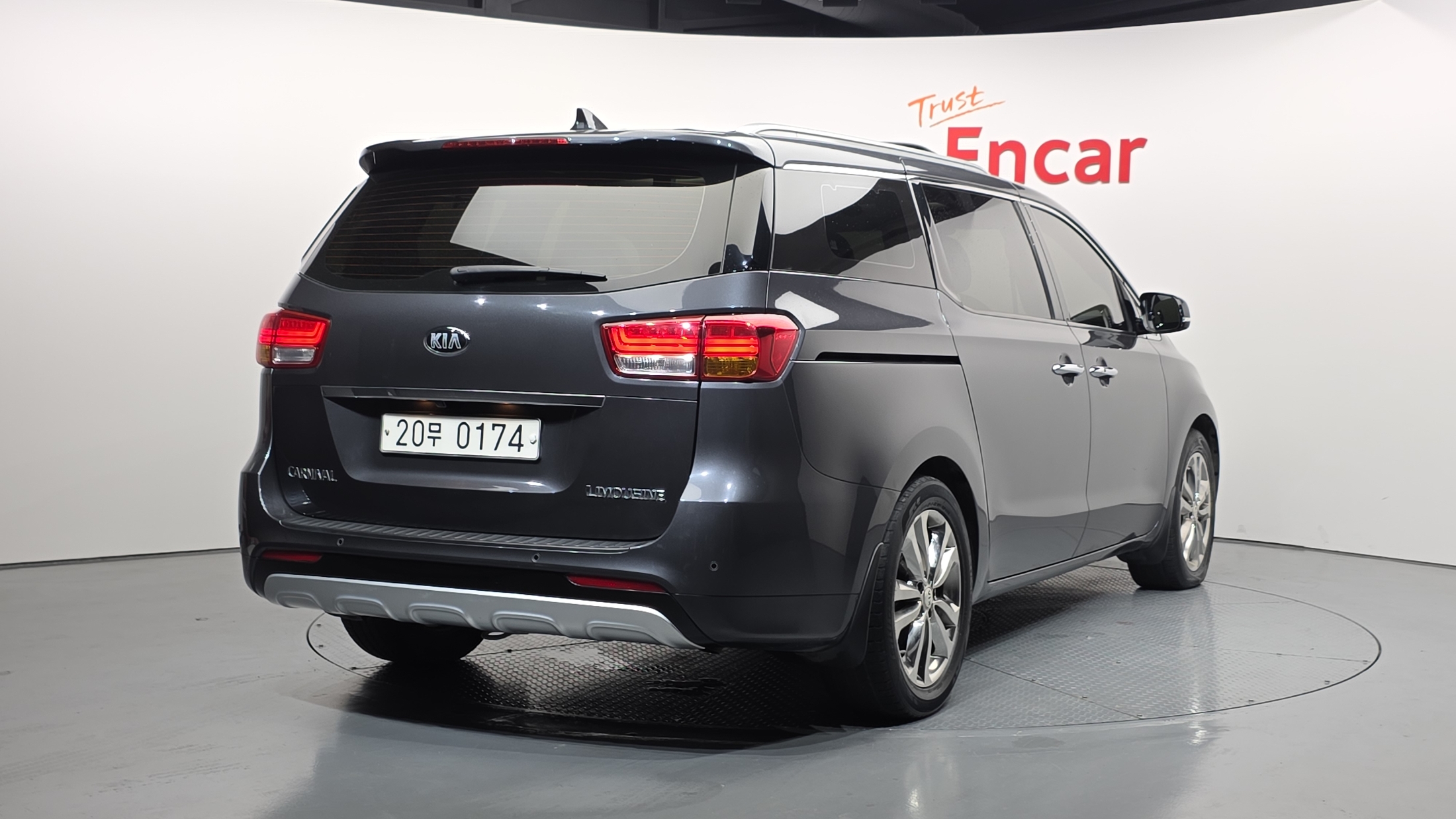 KIA CARNIVAL photo 2