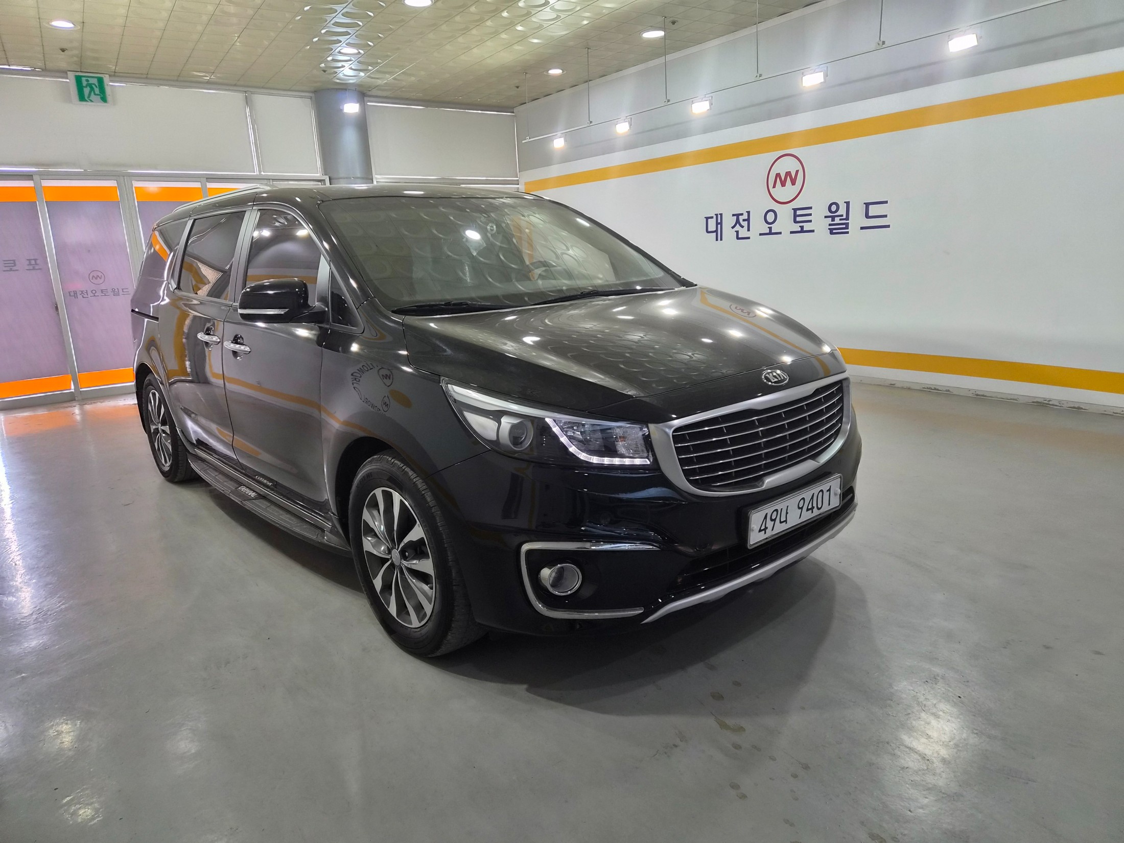 KIA CARNIVAL photo 3