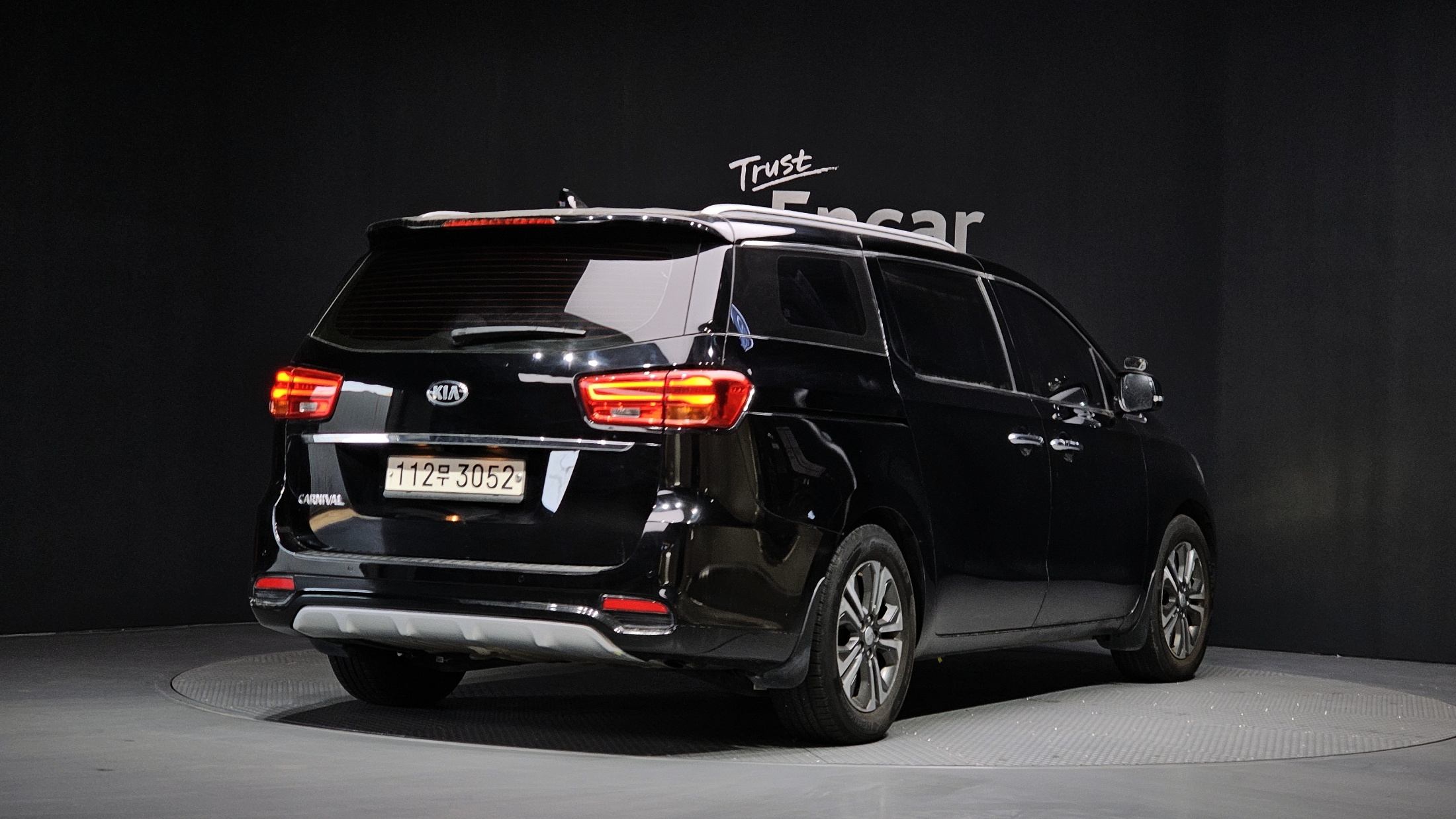 KIA CARNIVAL photo 2