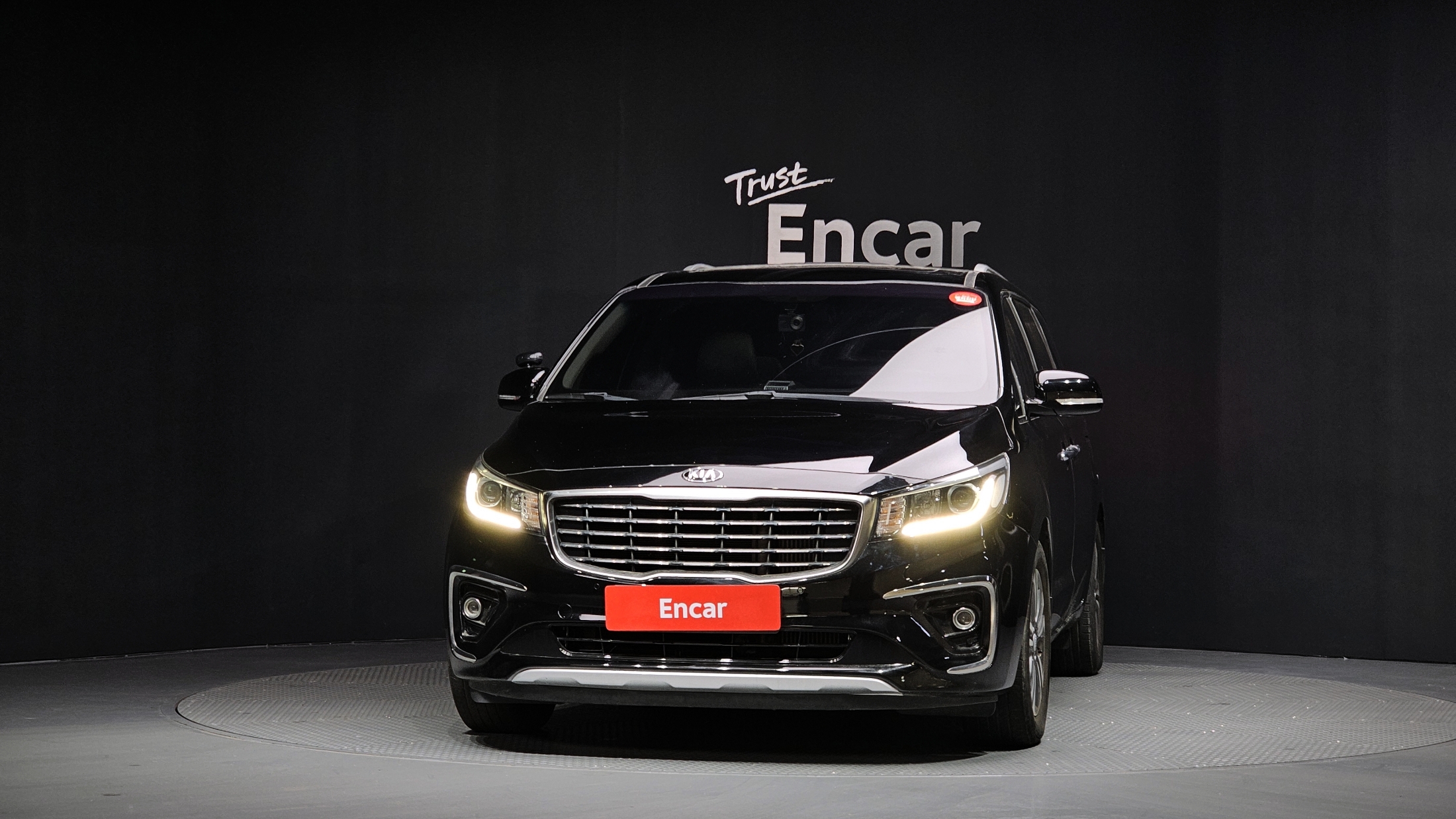 KIA CARNIVAL photo 3