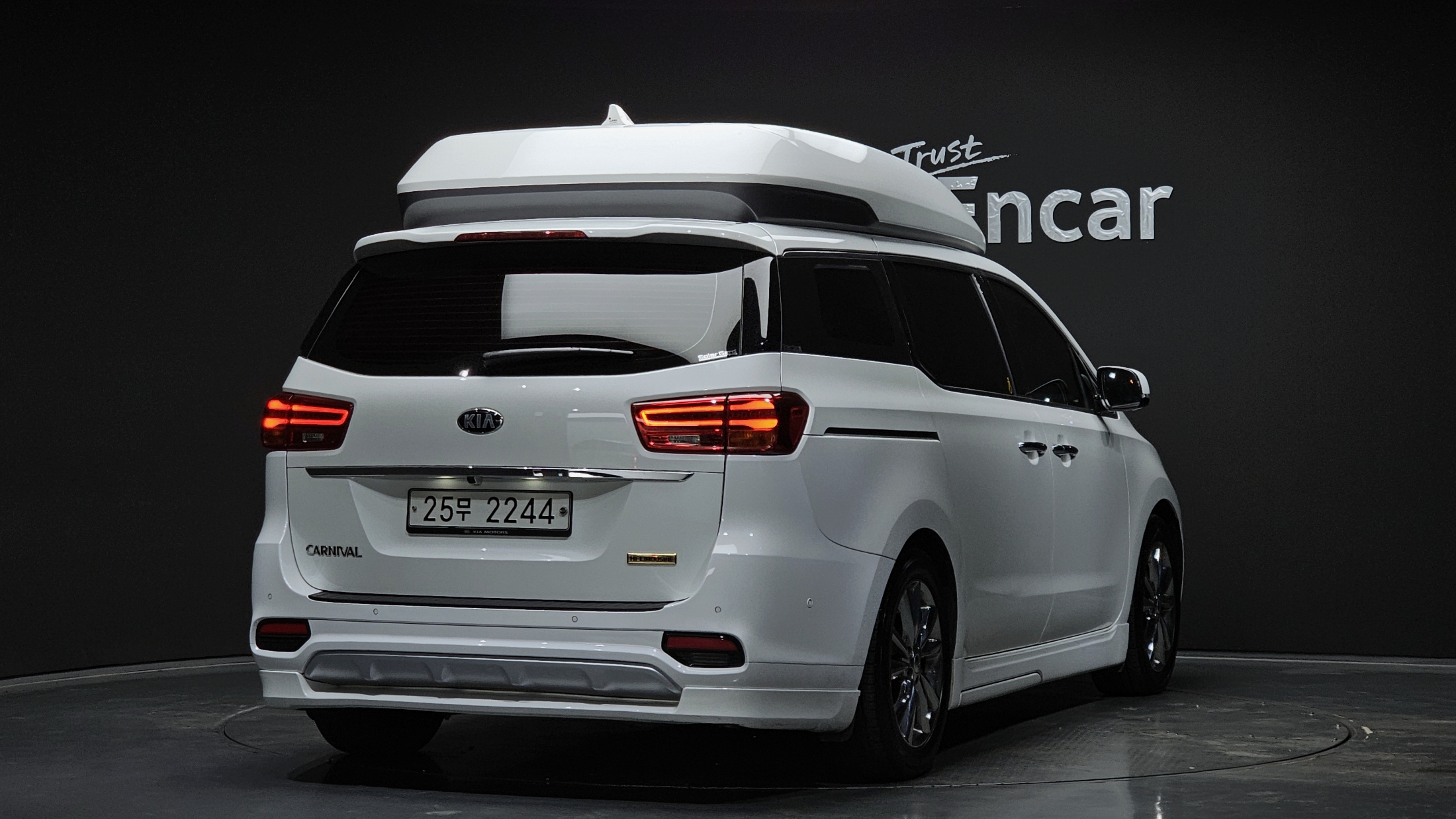 KIA CARNIVAL photo 2