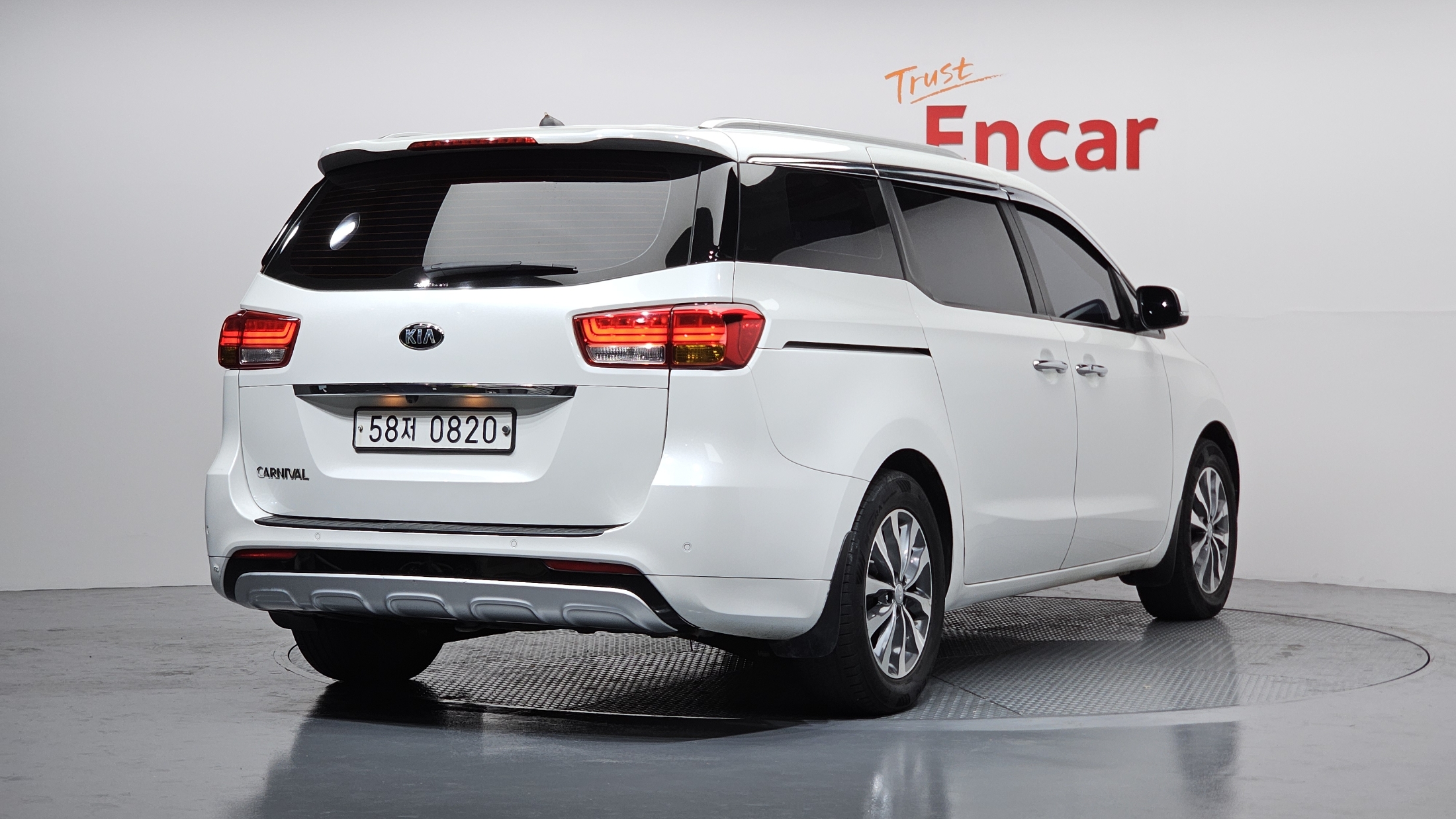 KIA CARNIVAL photo 2