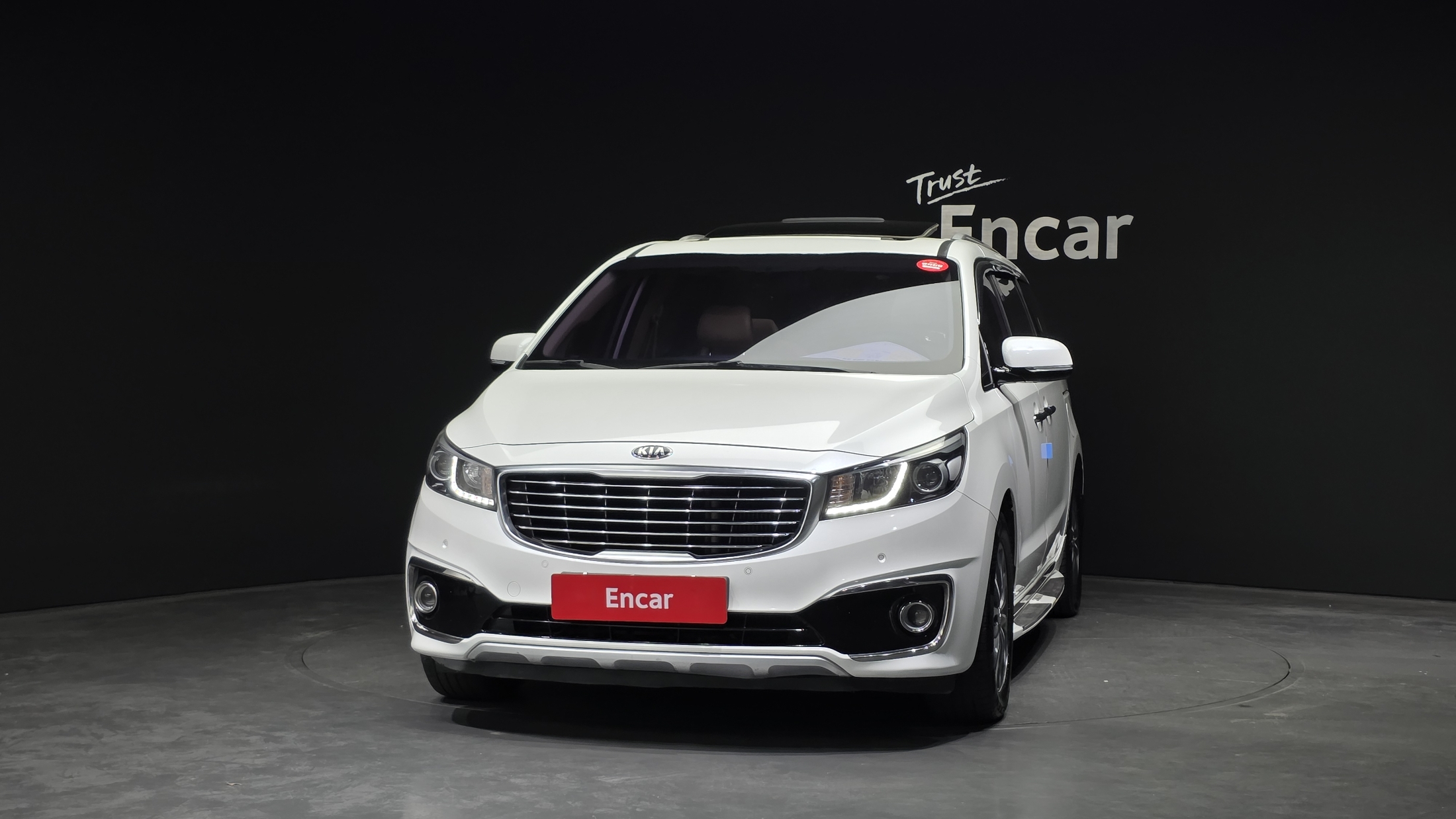 KIA CARNIVAL photo 3