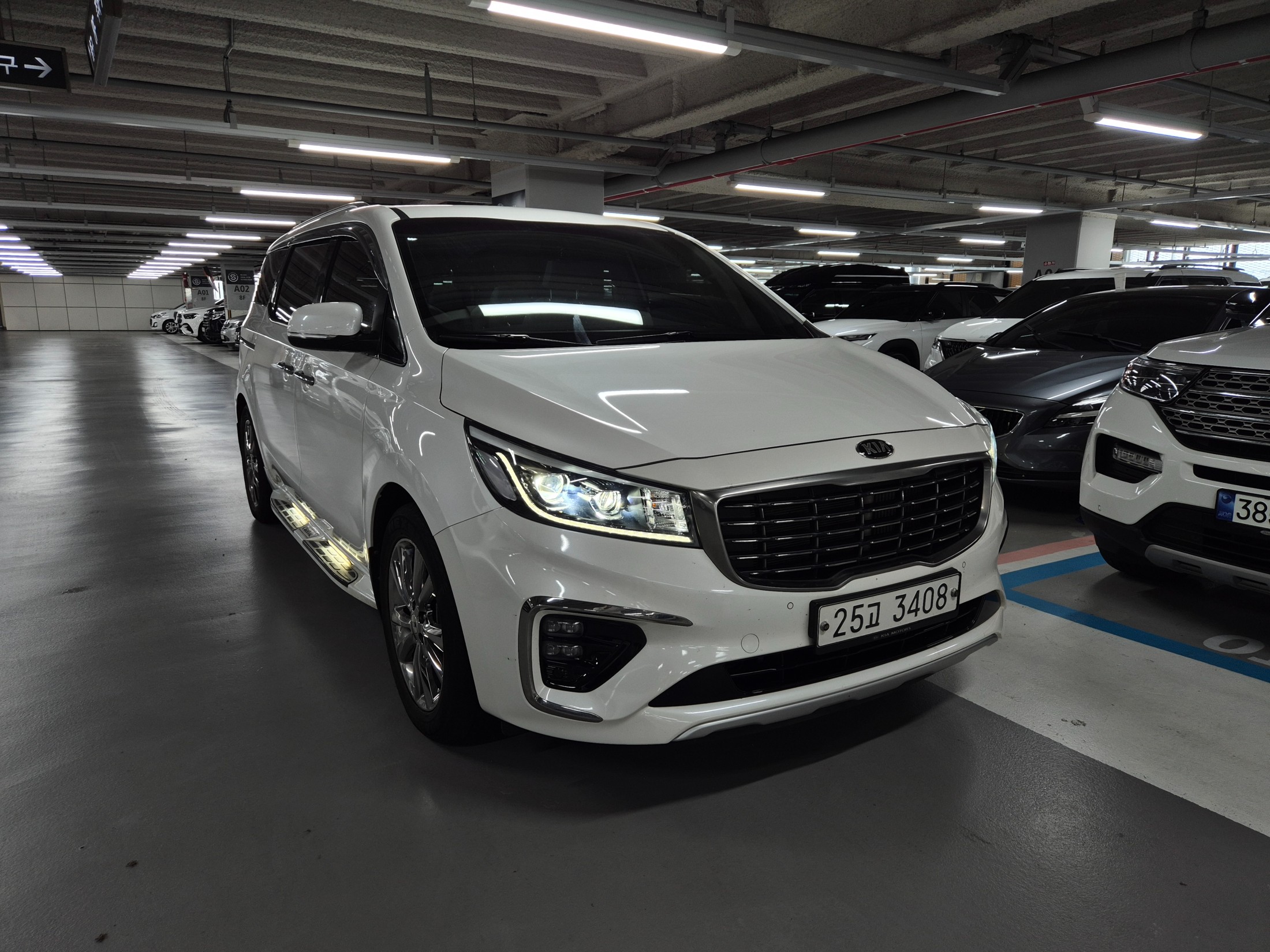 KIA CARNIVAL photo 2