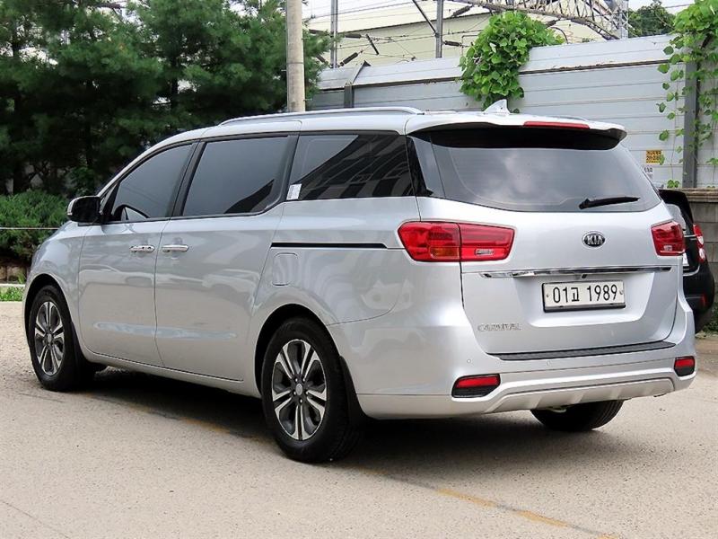 KIA CARNIVAL photo 2