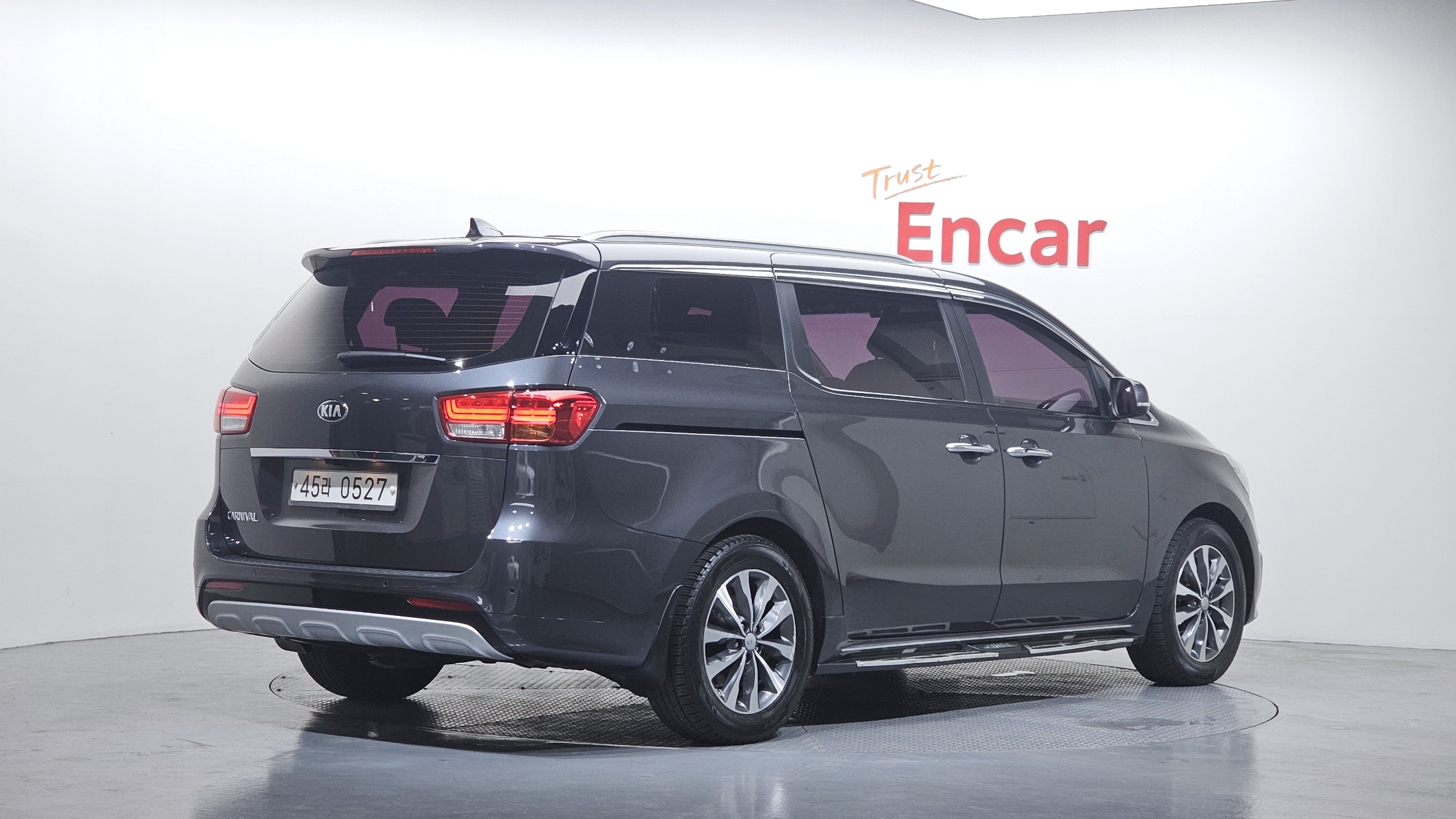KIA CARNIVAL photo 2