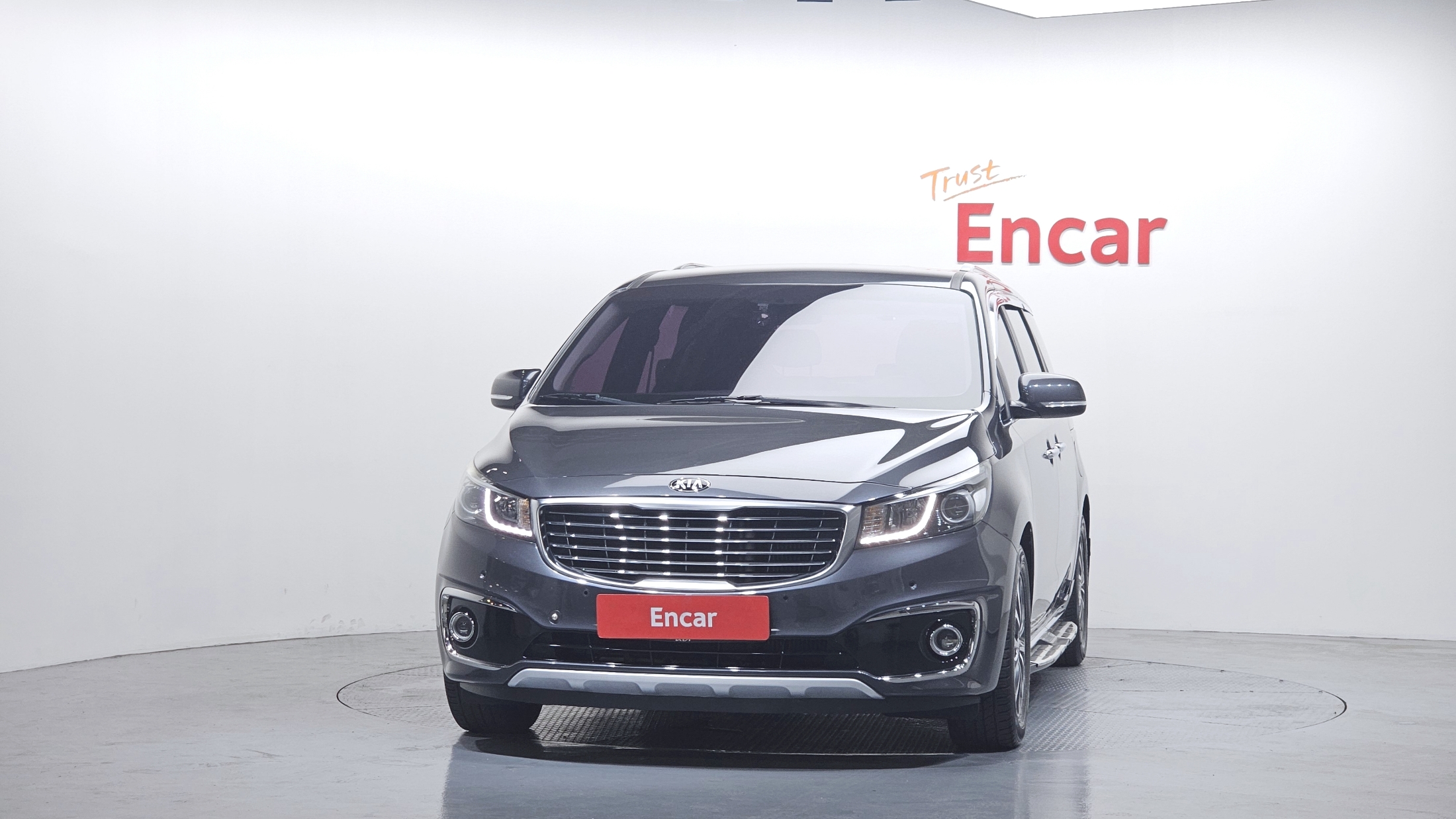KIA CARNIVAL photo 3