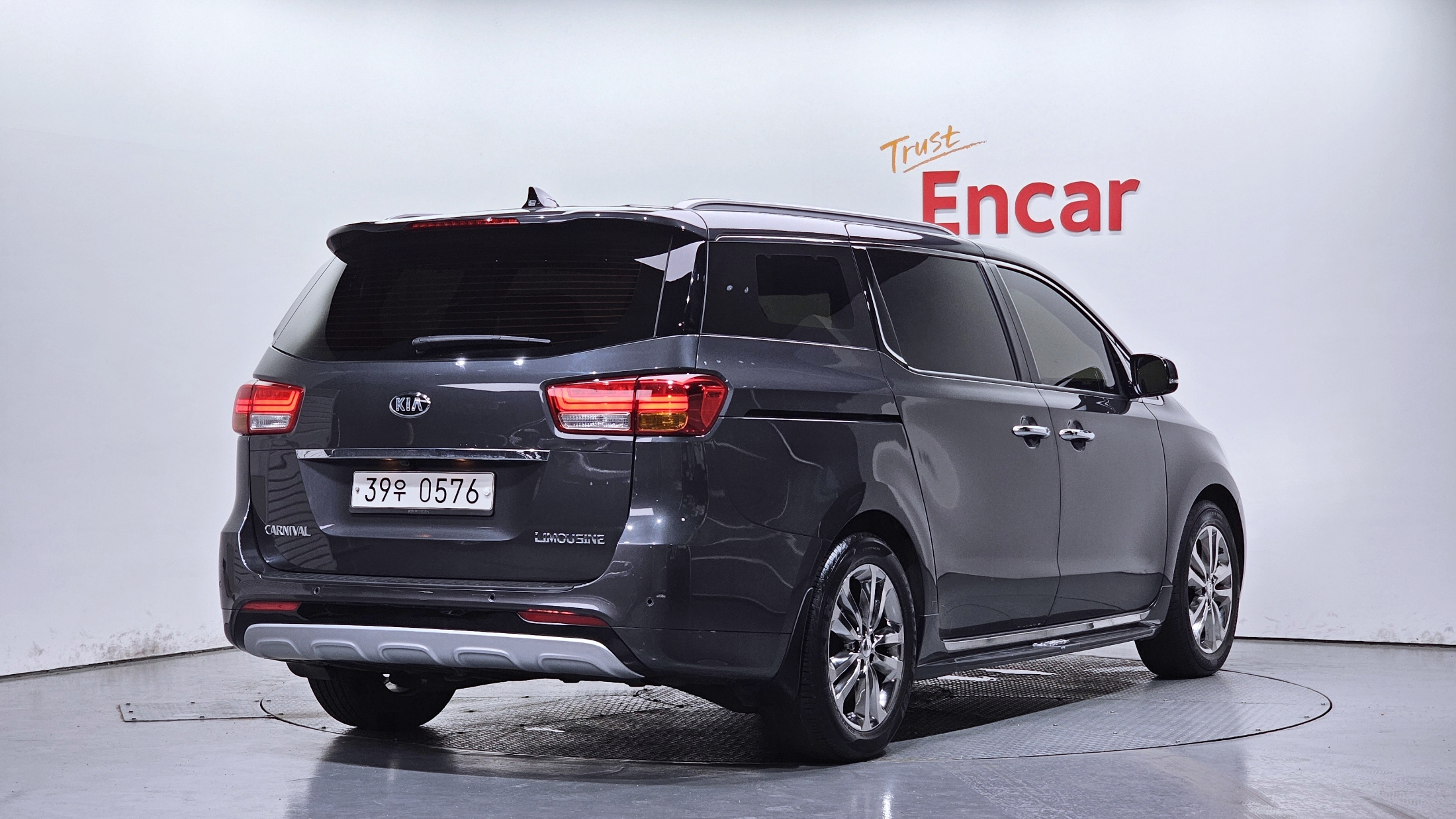 KIA CARNIVAL photo 2