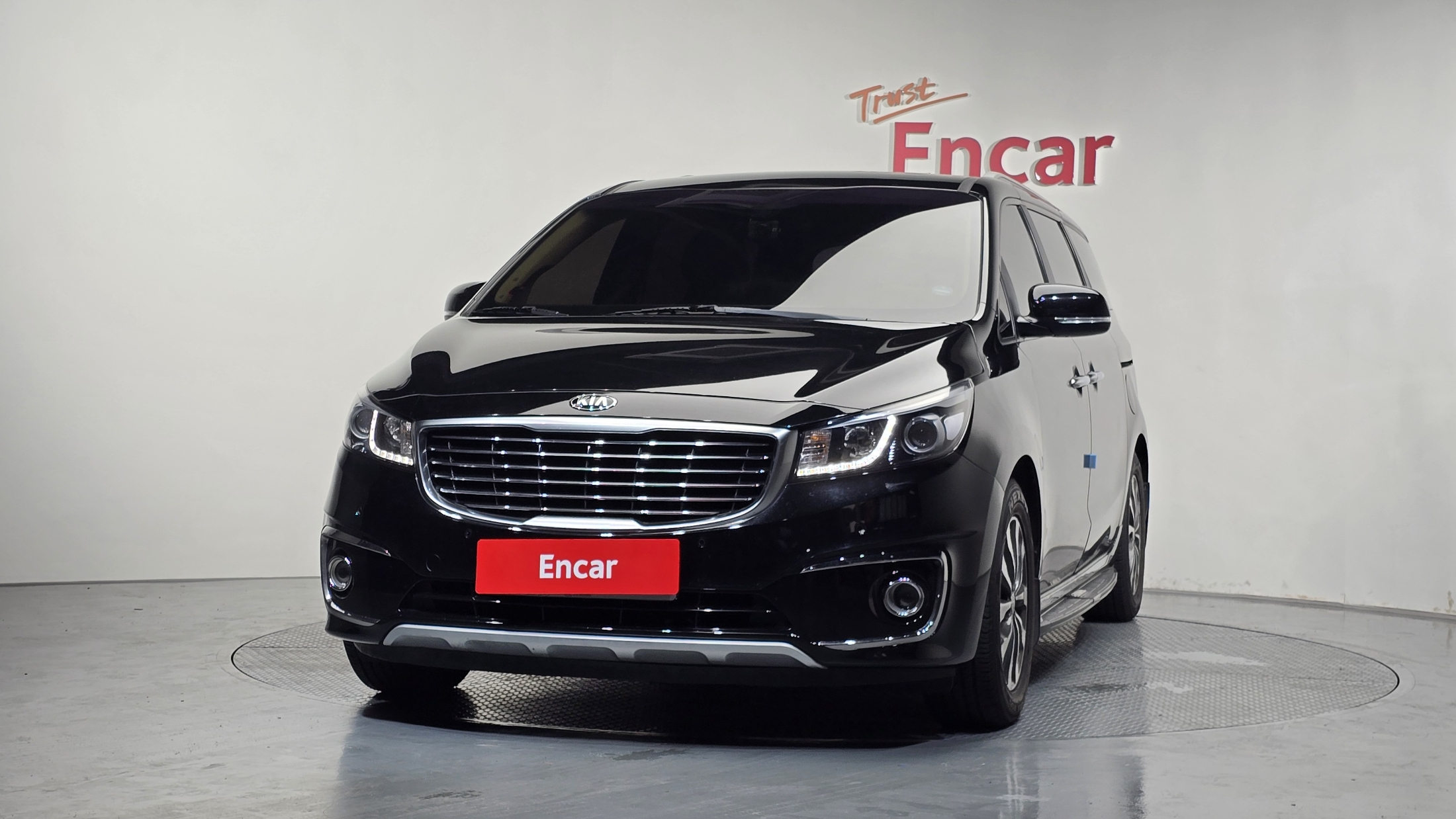KIA CARNIVAL photo 3
